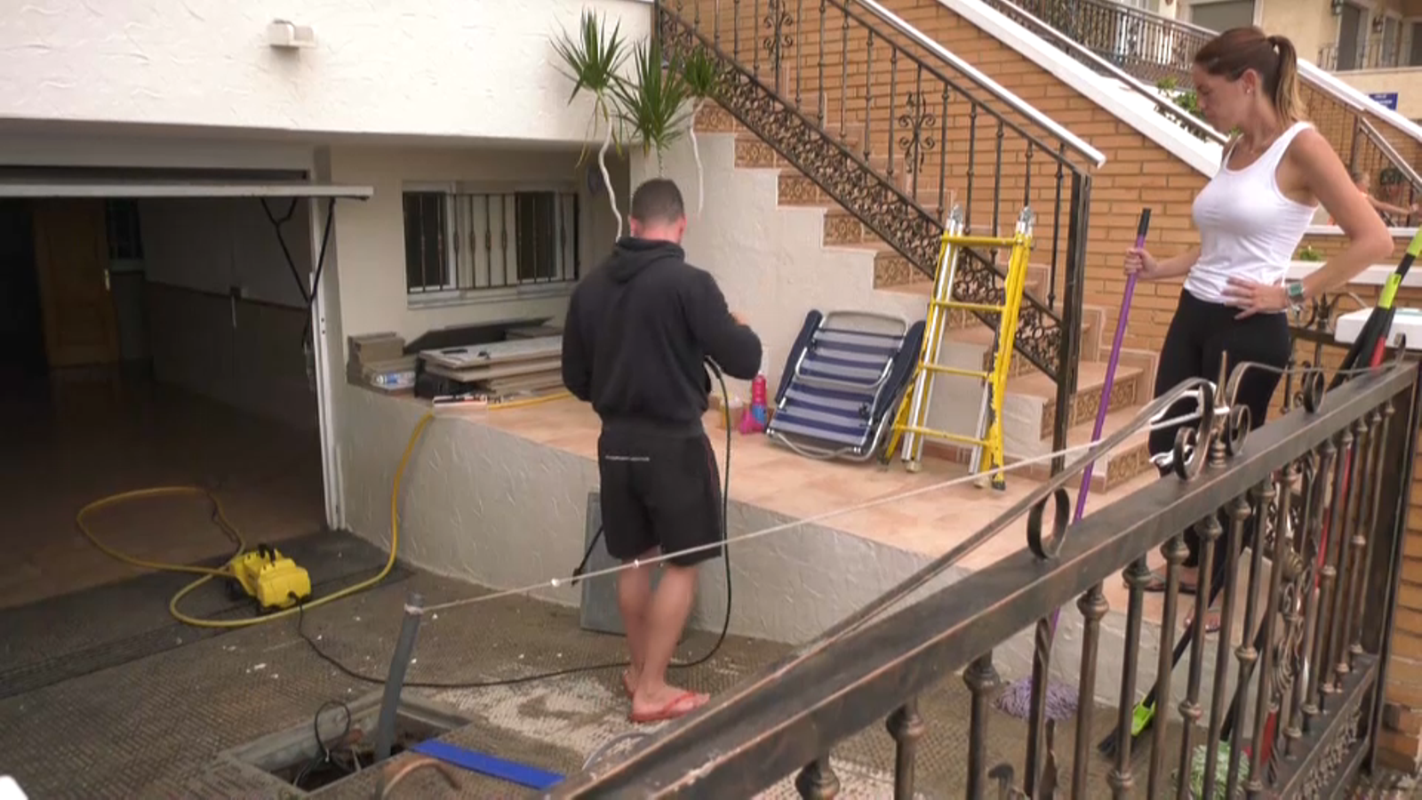 Les famílies d'aquest municipi del Baix Segura tracten de tornar a la normalitat després del temporal