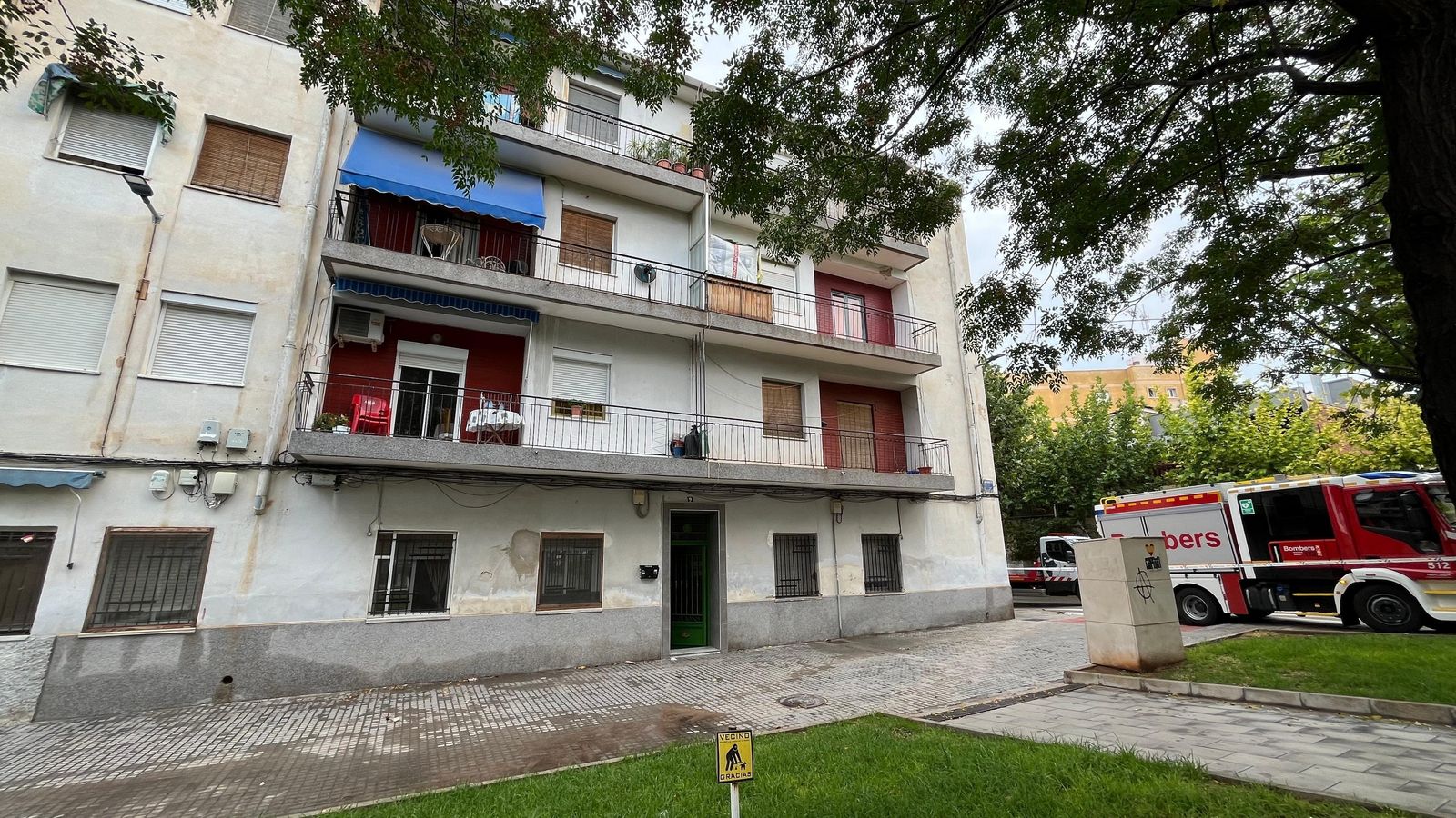 Edifici als Jardins Abel Zaplana de Crevillent on es va afonar el sostre per les pluges