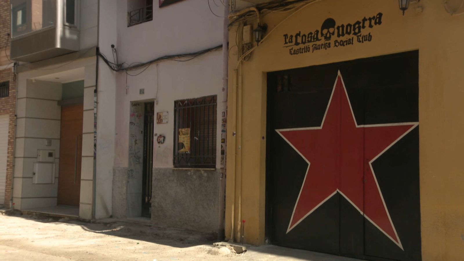 L'exterior del club la Cosa Nostra, escenari de l'agressió grupal / À Punt NTC