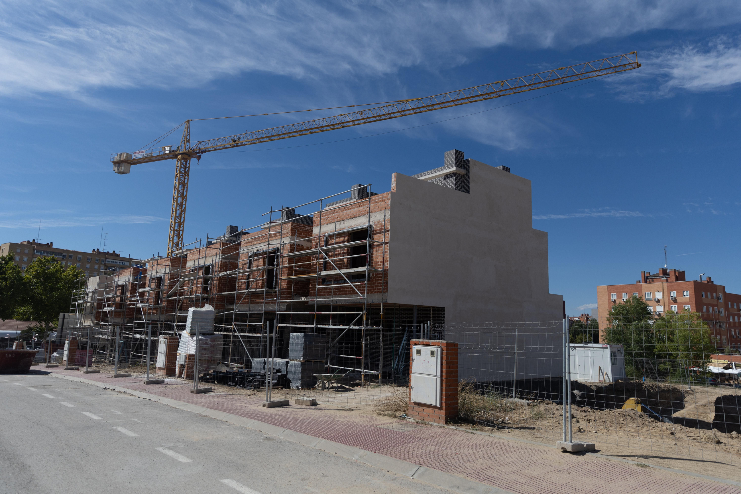 Vista general d'obres d'adossats en construcció Vista general d'obres d'adossats en construcció
