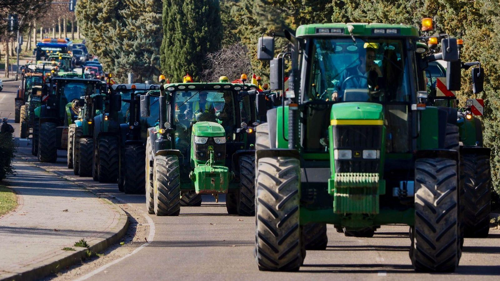 Les tractorades ja han bloquejat algunes carreteres de Castella i Lleó, on els llauradors han iniciat les protestes aquest cap de setmana