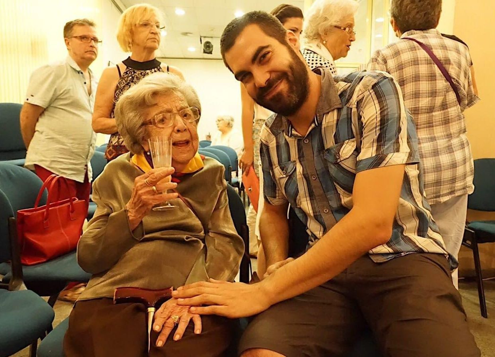 Alejandra amb Jorge Ramos en una celebració després d’un acte cultural a València 