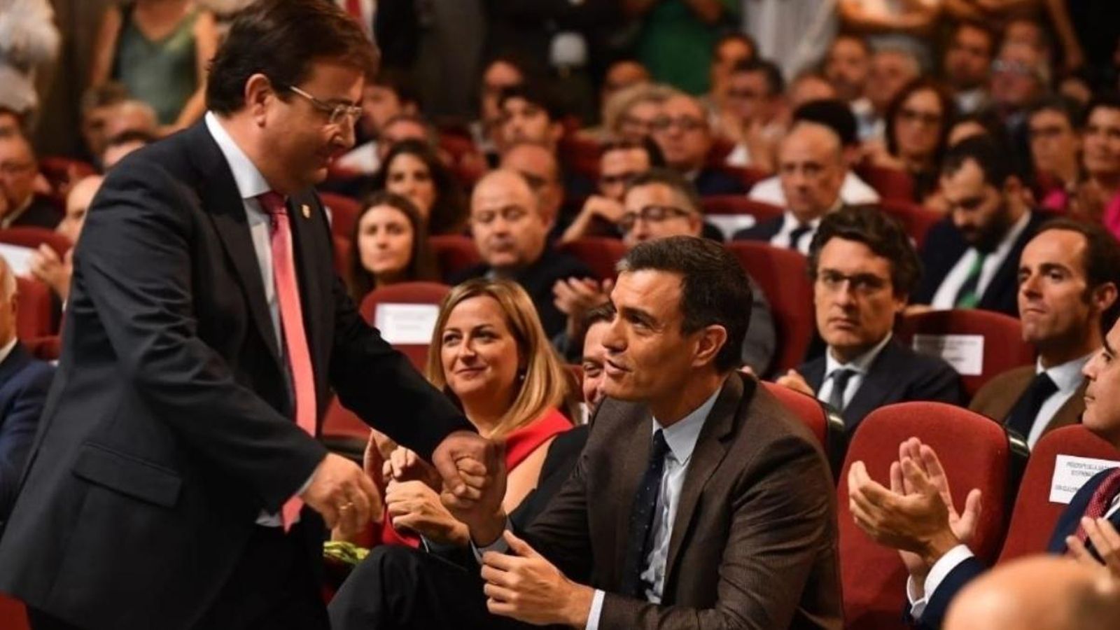 El president del govern, Pedro Sánchez i el president de la Junta d'Extremadura, Guillermo Fernández Vara