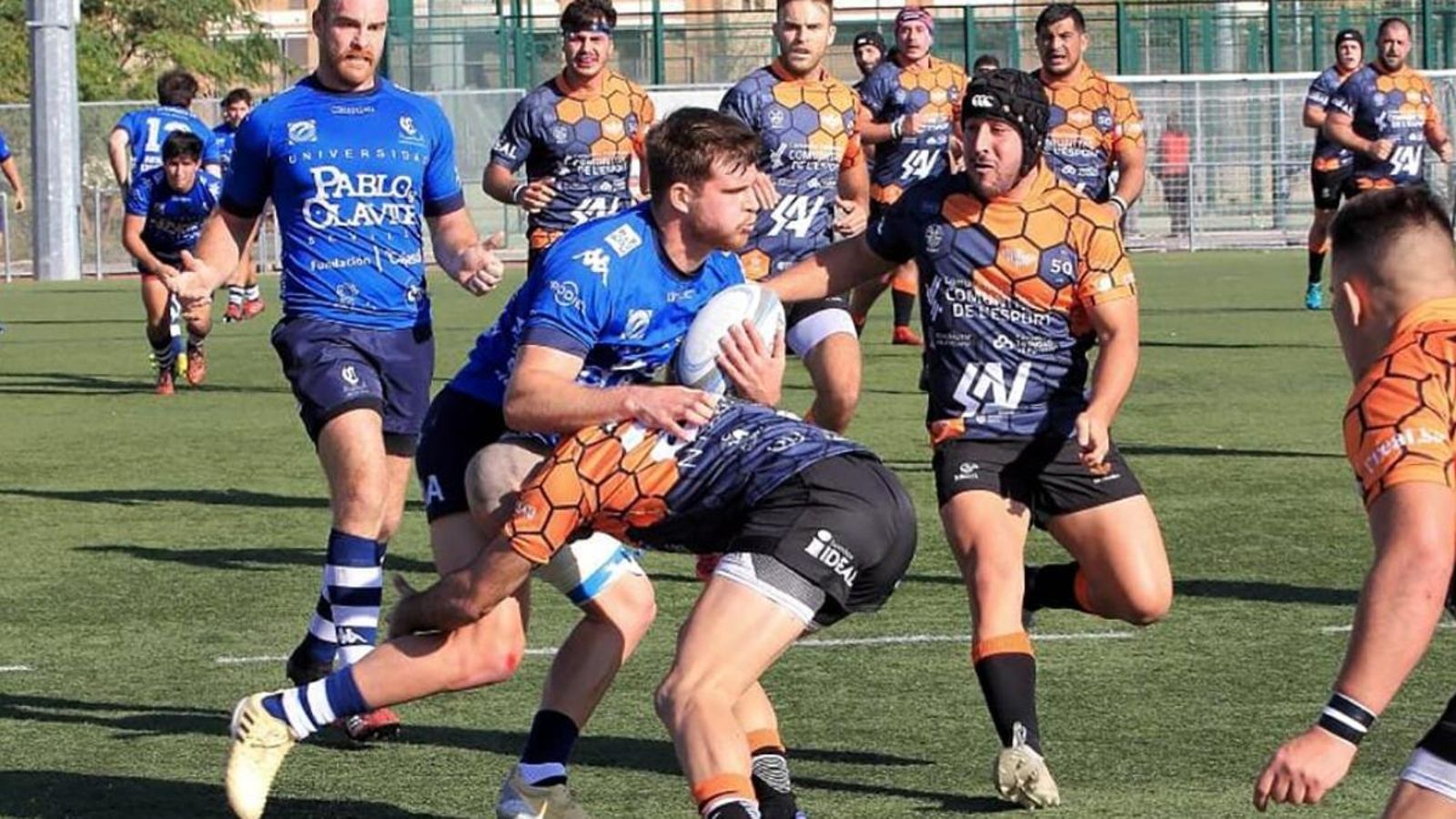 Una acció d'un dels partits de Les Abelles en la Divisió d'Honor