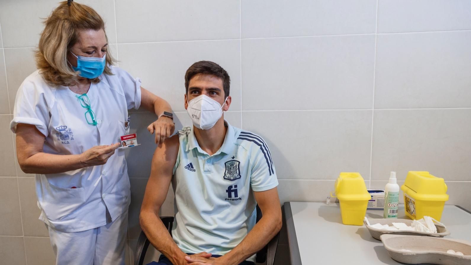 Gerard Moreno, jugador del Vila-real, rep la vacuna contra la Covid-19 a Las Rozas