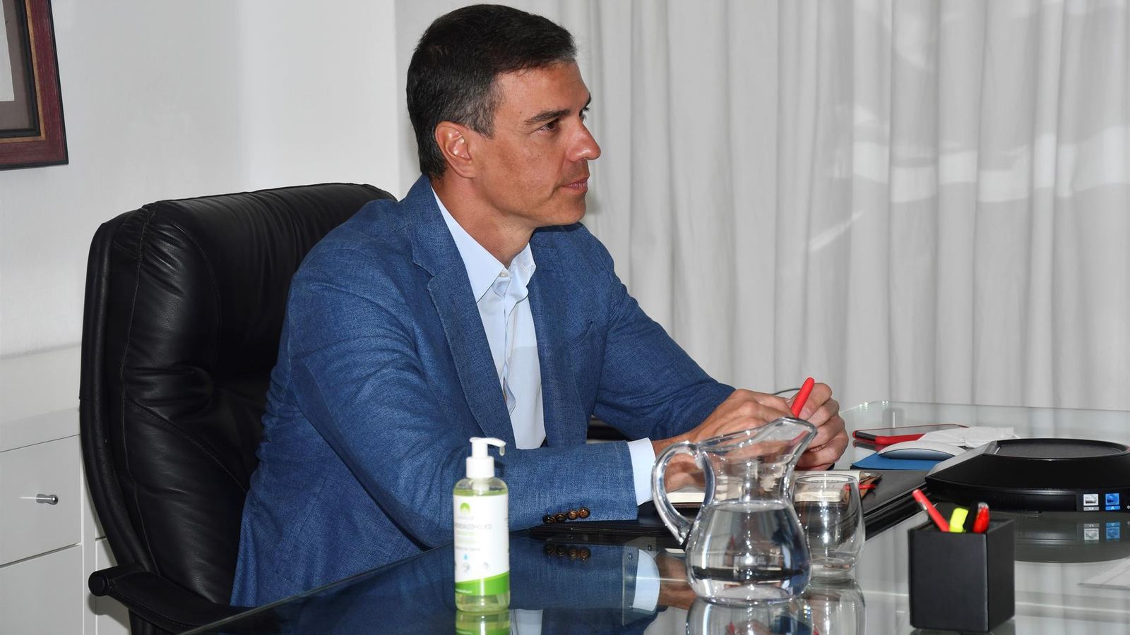 El president espanyol, Pedro Sánchez, durant la reunió mantinguda dimecres amb la ministra de Defensa i el ministre d'Afers Estrangers