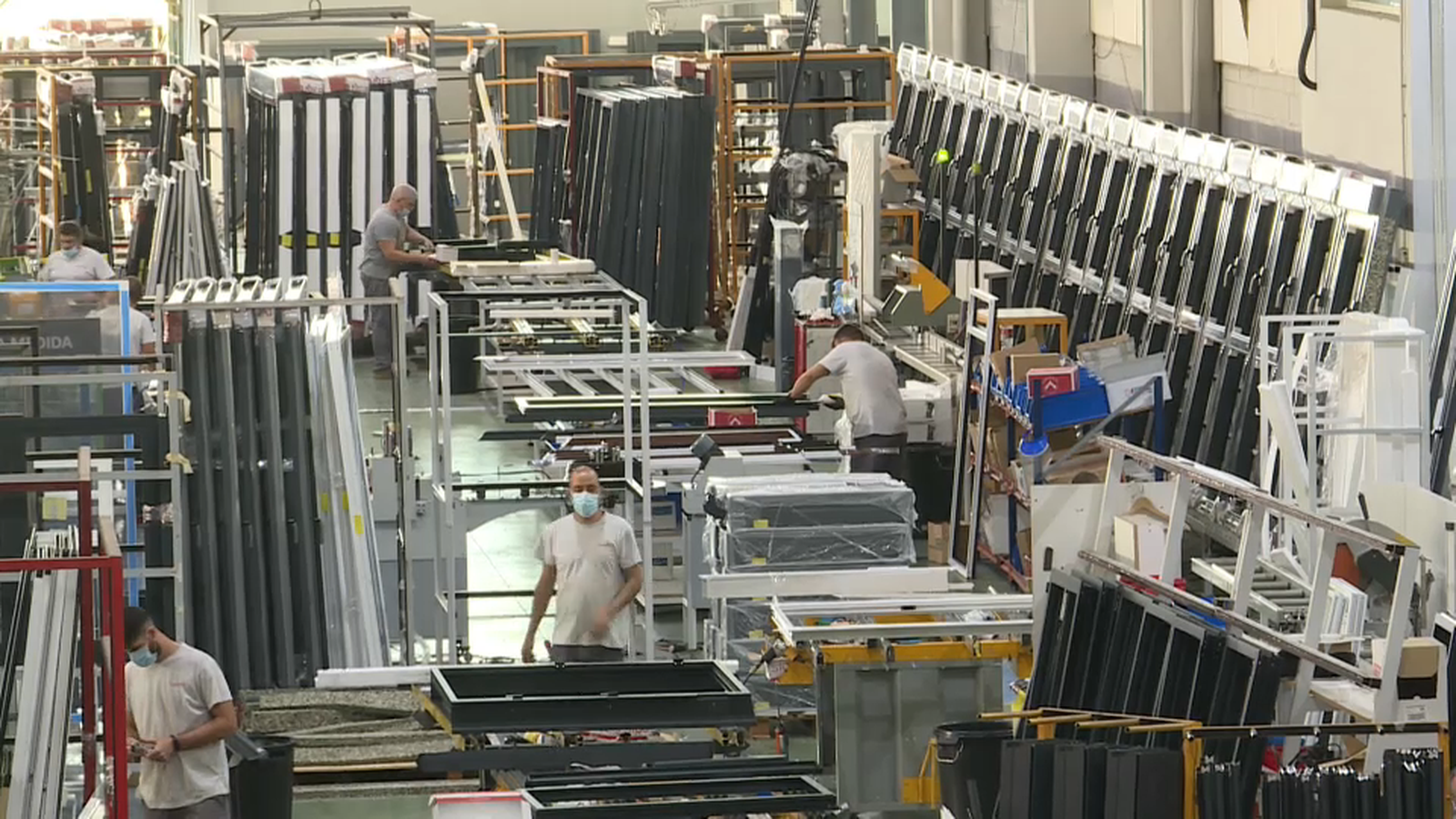 Les empreses acumulen alumini per a fer front a la pujada de preus