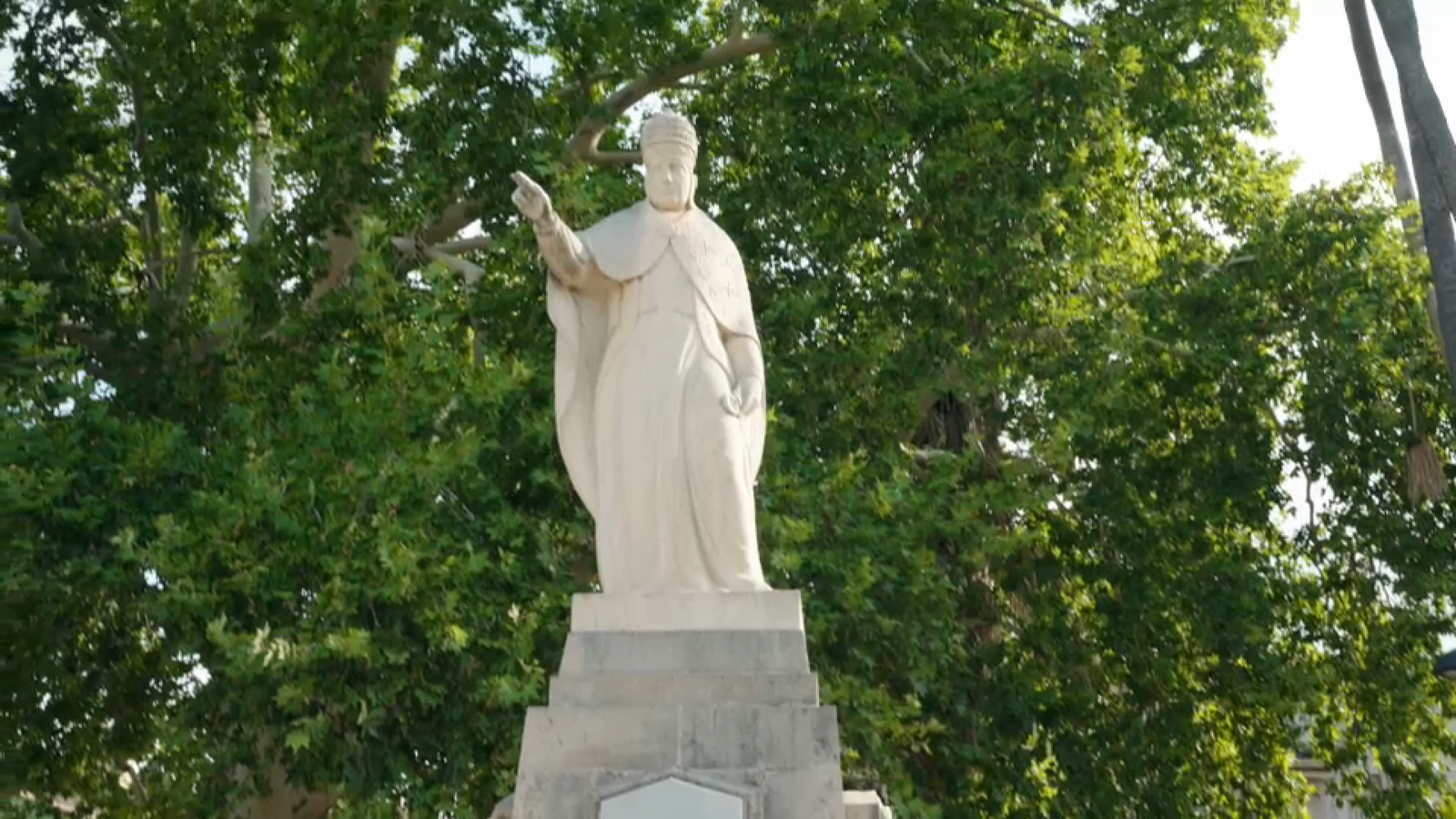 A Canals, una estàtua de Calixt III recorda el vincle amb el poble