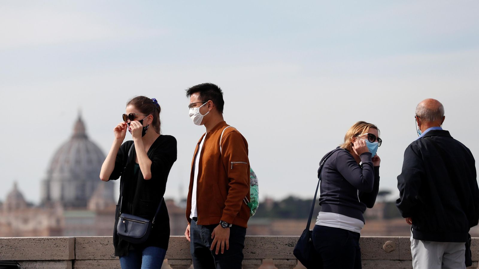 Gent amb mascareta a Roma