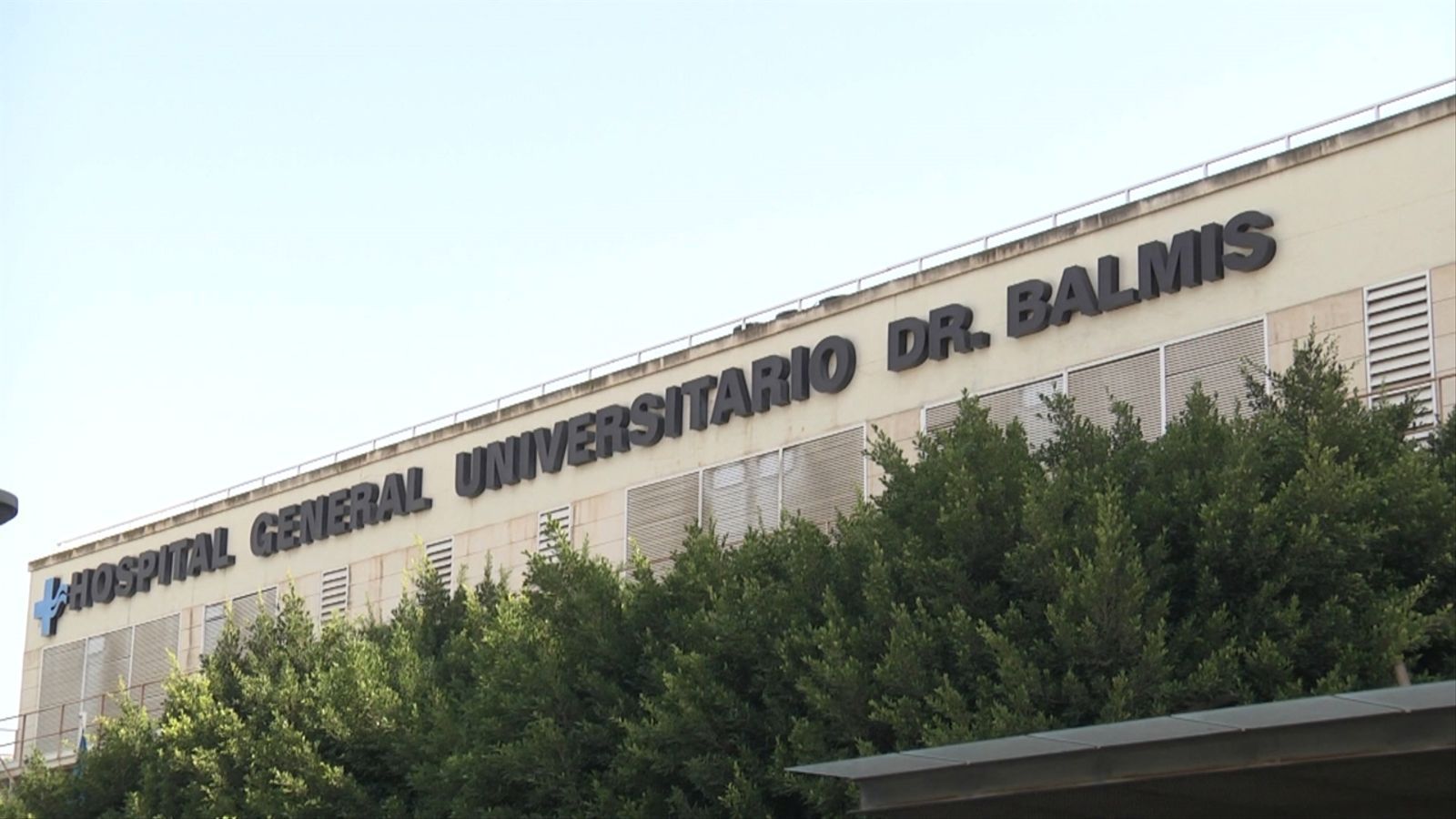 Façana de l'Hospital General Universitari Dr. Balmis d'Alacant en una imatge d'arxiu