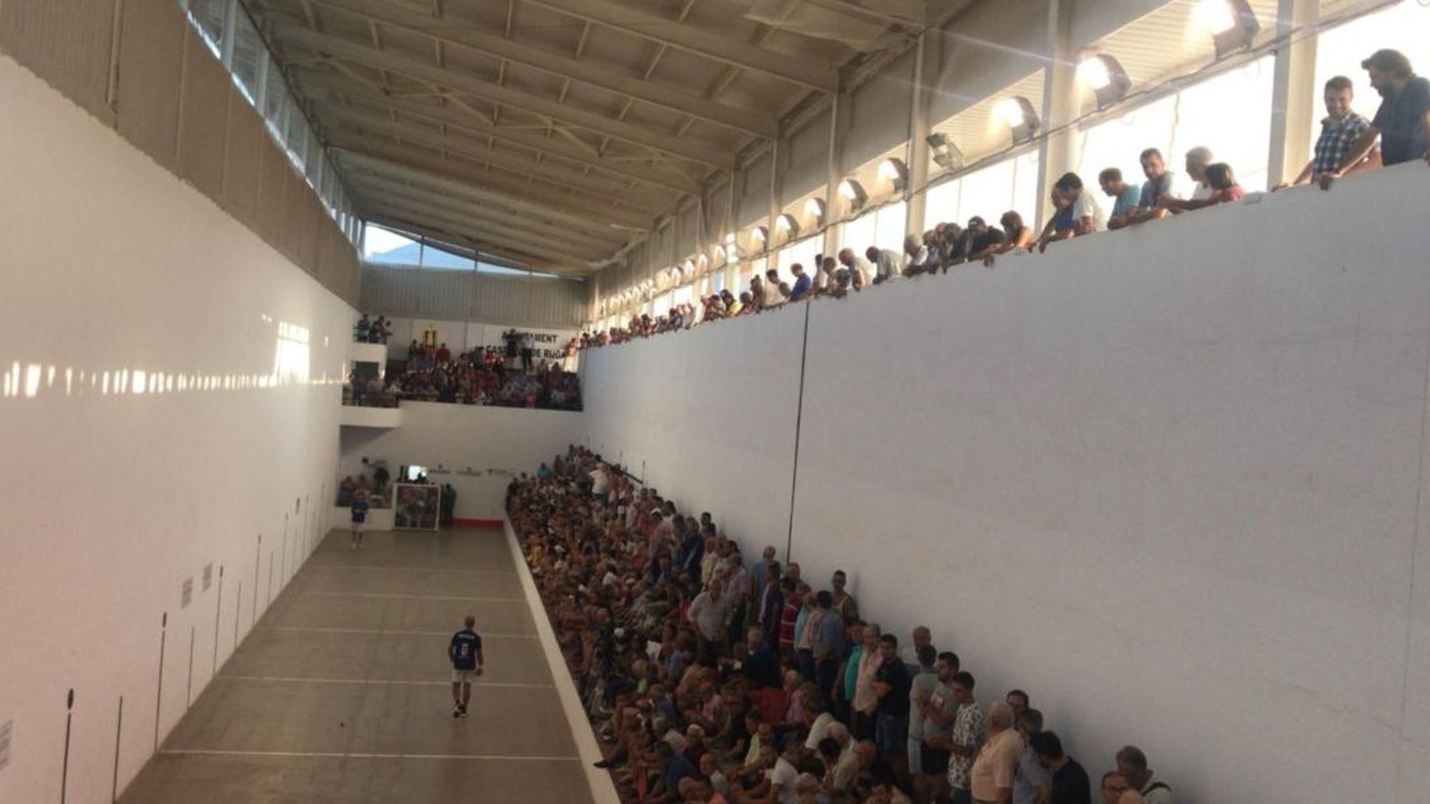 El trinquet de Castelló de Rugat es va omplir de gom a gom