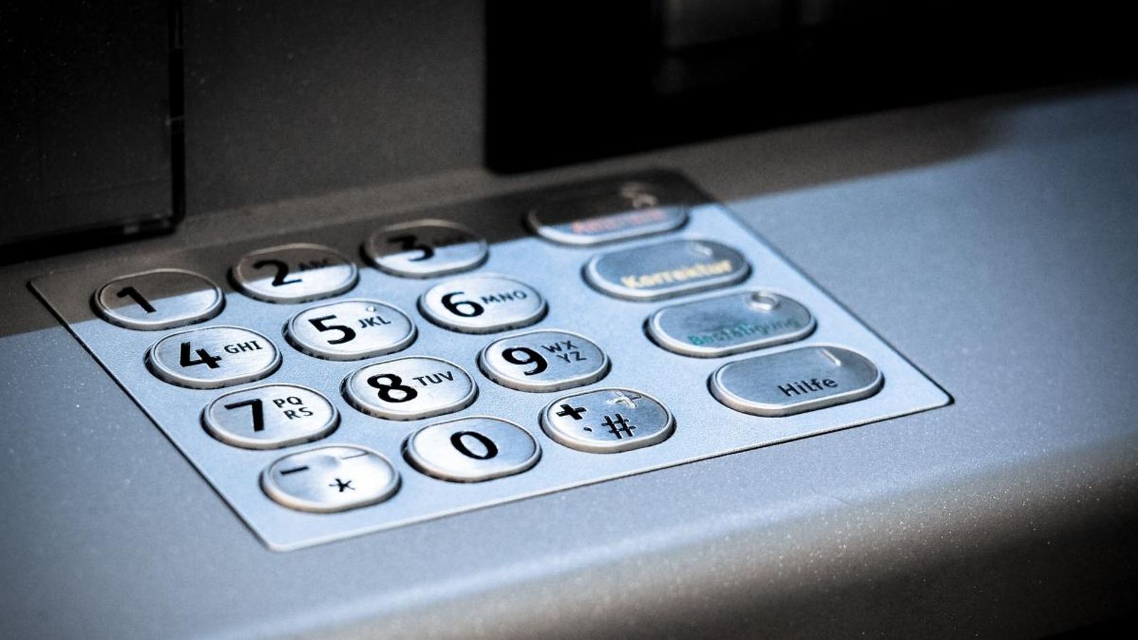 La xarxa obria comptes bancaris en nom de terceres persones