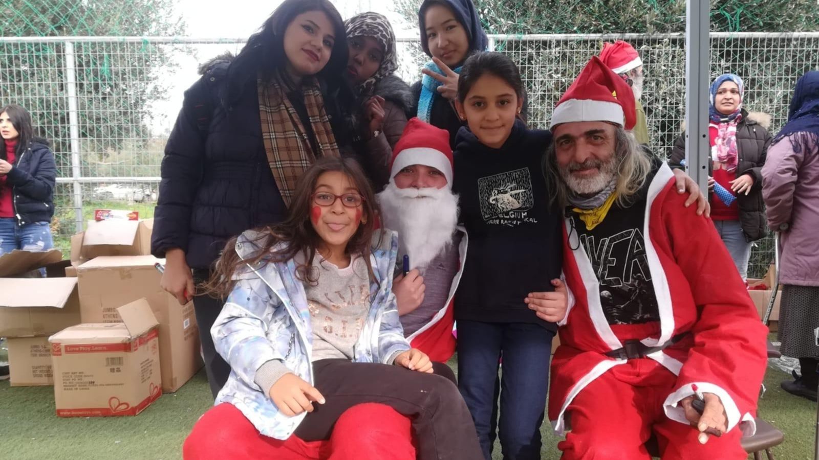 Àudio: Entrevista "Les notícies del matí". Imatge: Campament a l'illa grega de Chios