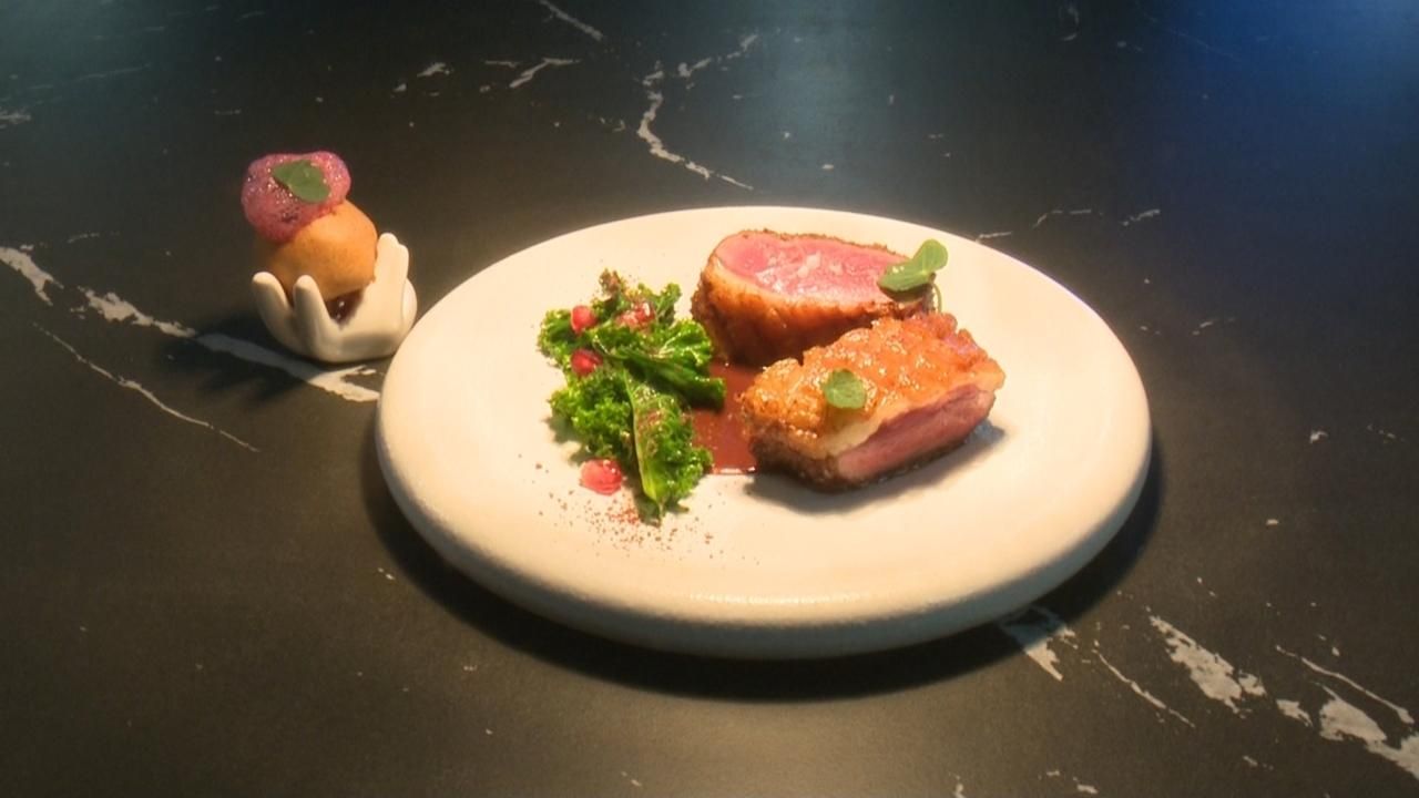 Ànec madurat amb pa de magrana: el plat guanyador del concurs de cuina creativa amb magrana mollar d'Elx