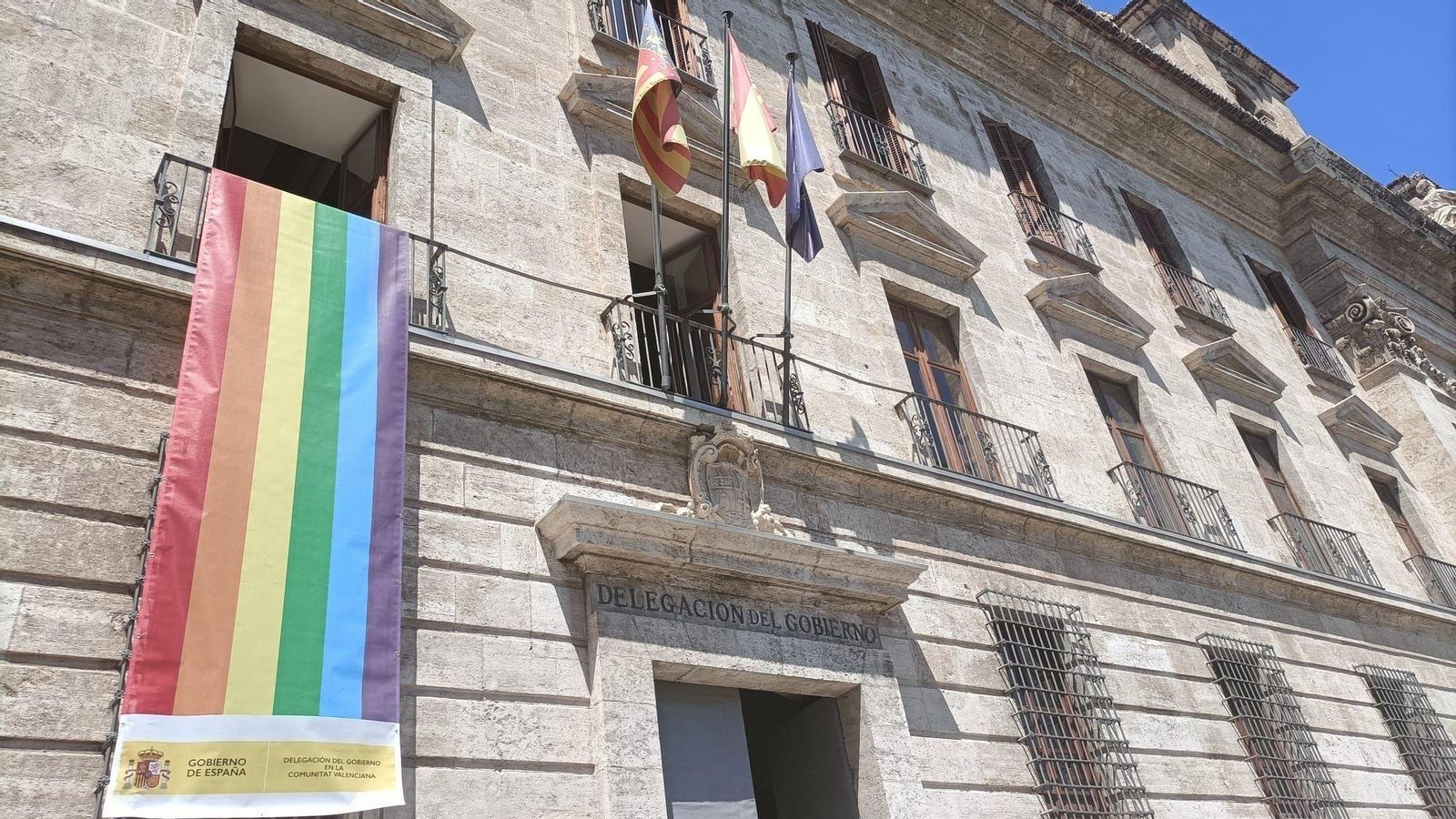 La bandera a la seu de la Delegació del govern espanyol a València
