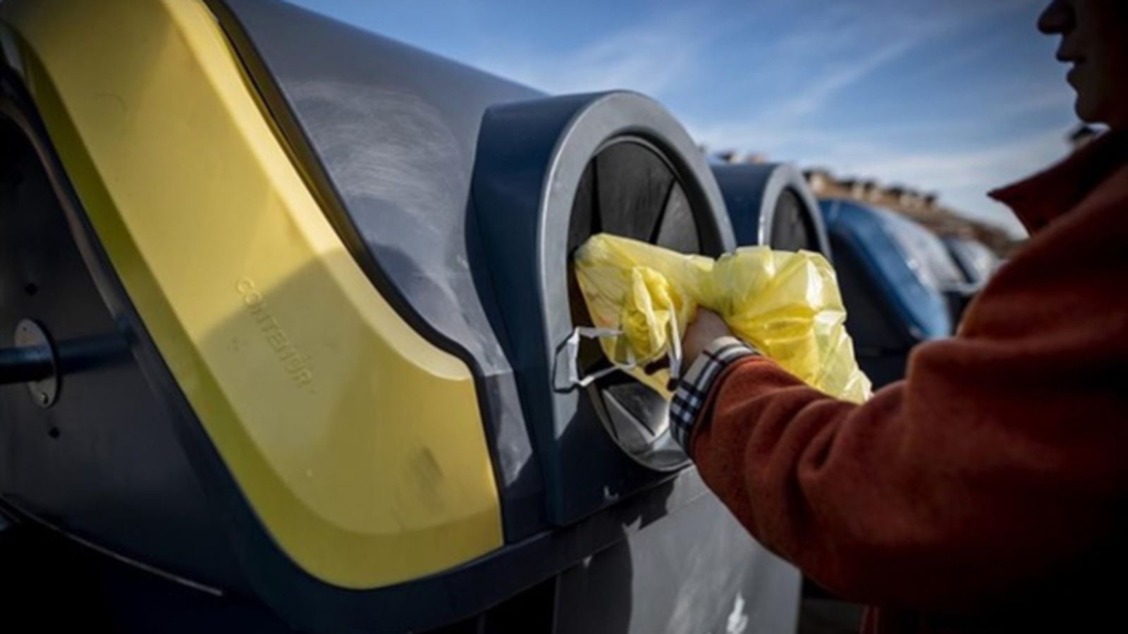 El 92% dels veïns del Baix Segura rebutgen el model de recollida de residus porta a porta