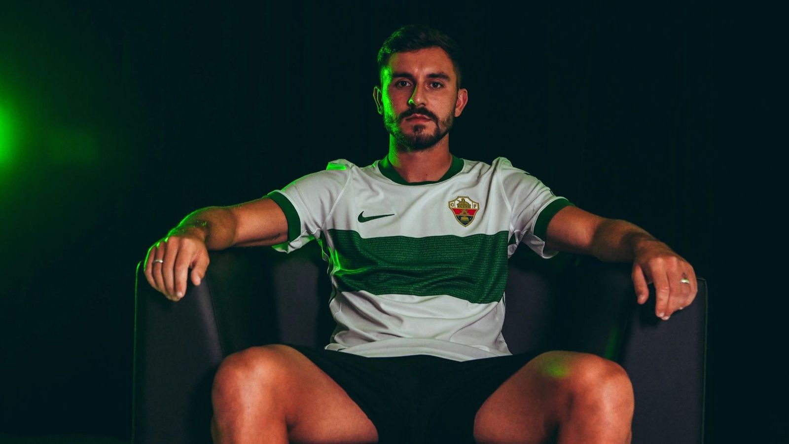 Chust, amb la camiseta franjaverda