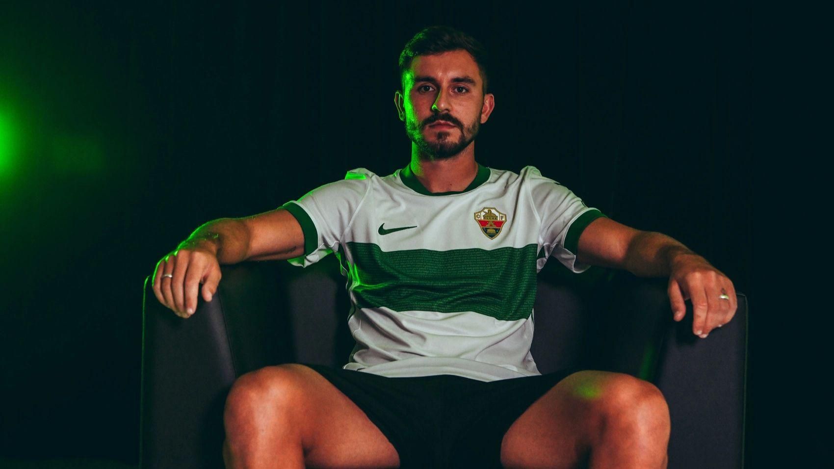 Chust, amb la camiseta franjaverda