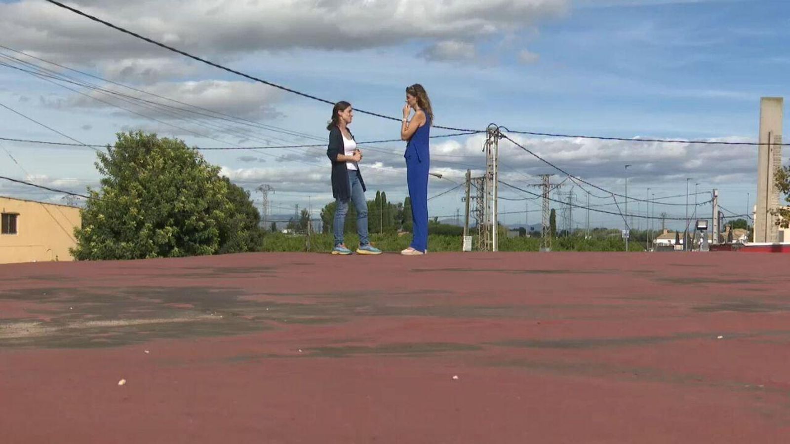 Laura torna a pujar a la teulada de sa casa, on va salvar la vida el 29-O