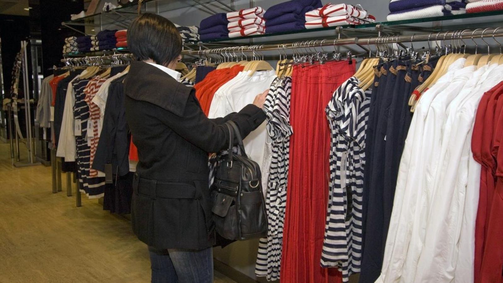 L’augment de la inflació és deu a l’encariment del vestit i el calcer, a més del transport, els hotels i restaurants