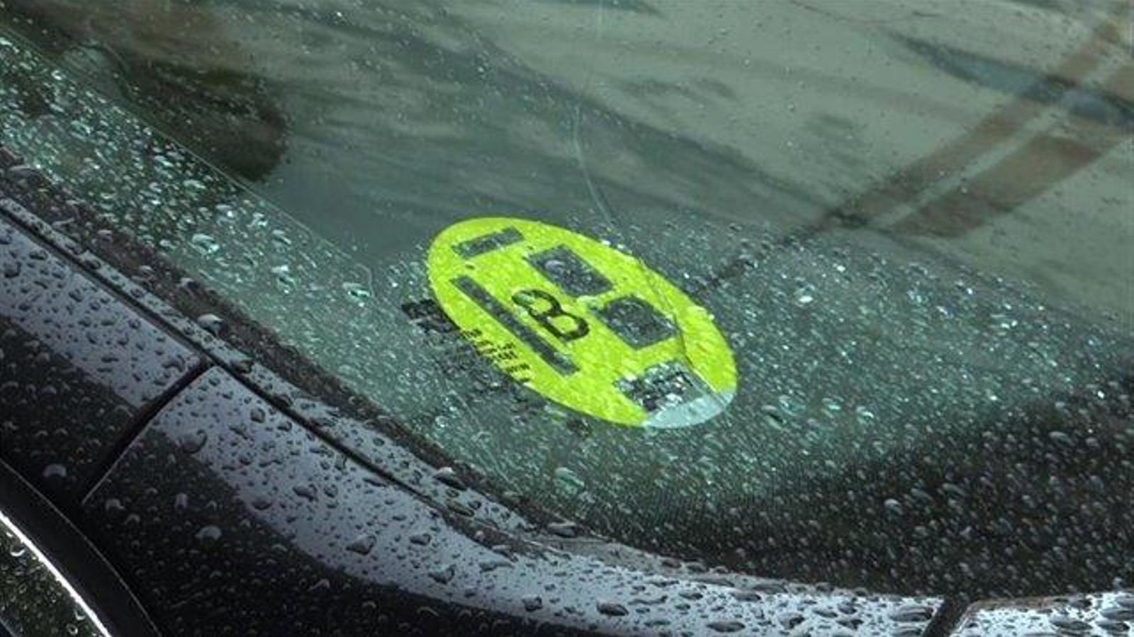 Distintiu ambiental de la DGT per a vehicles ECO 4 o 5 de dièsel i ECO 3 de gasolina