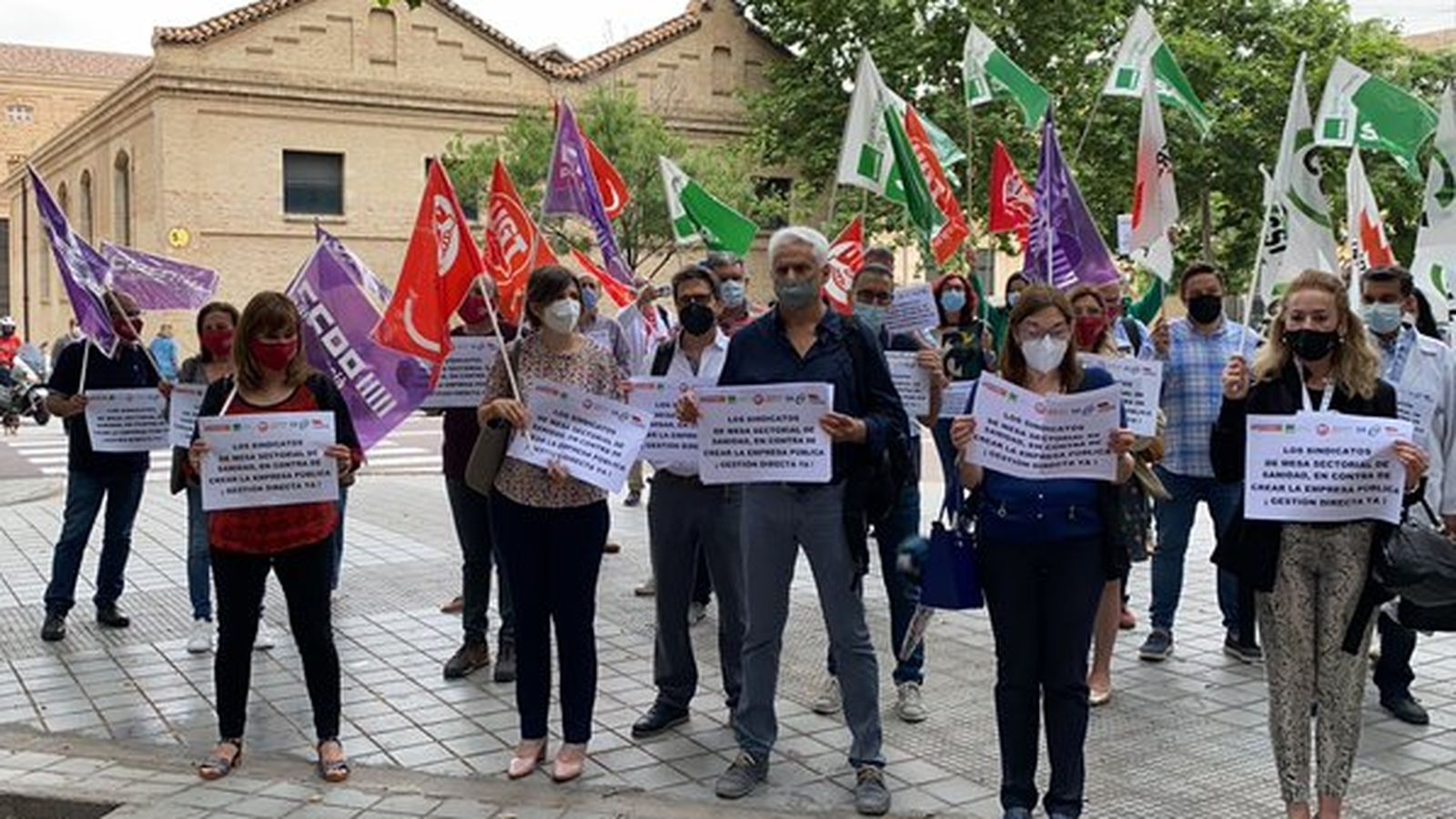 Protesta del sindicats de la mesa sectorial de Sanitat contra l'empresa pública de salut