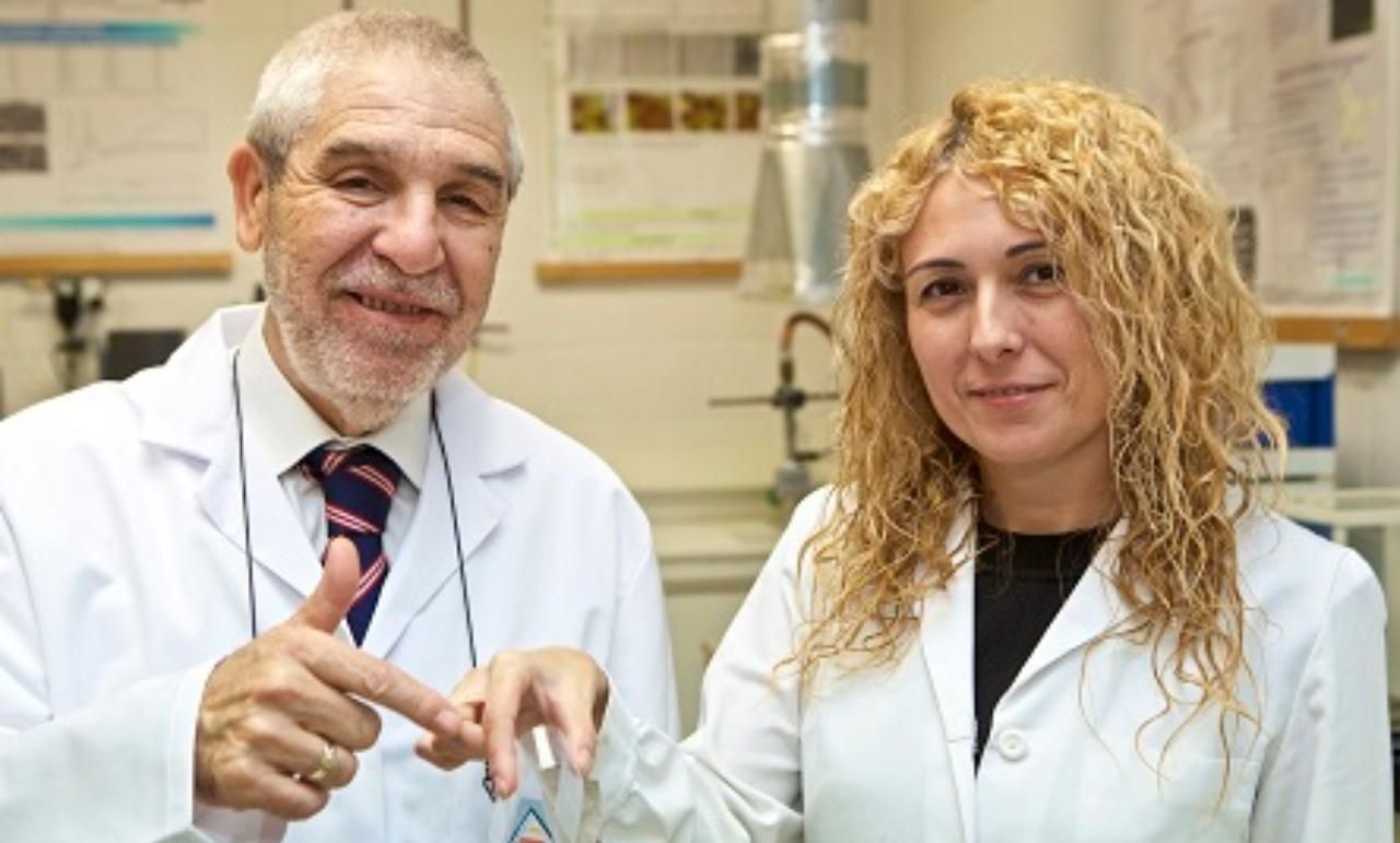 Mónica Fuensanta i José Miguel Martín, investigadors de la Universitat d’Alacant, han desenvolupat un adhesiu innovador