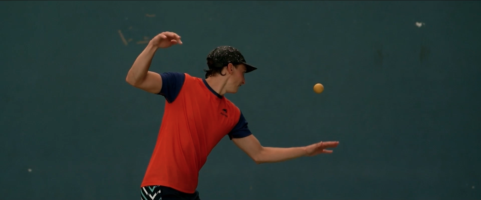 Sacha visita en cada episodi un dels coneguts barris de la ciutat que mai dorm