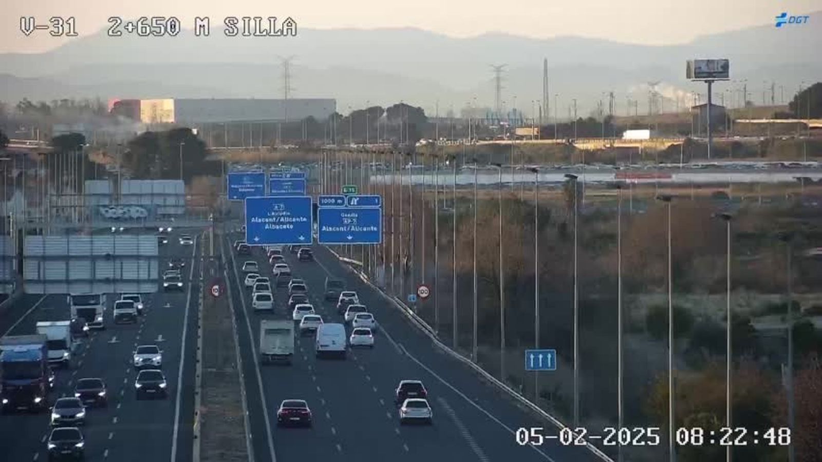 Circulació per la pista de Silla, este dimecres