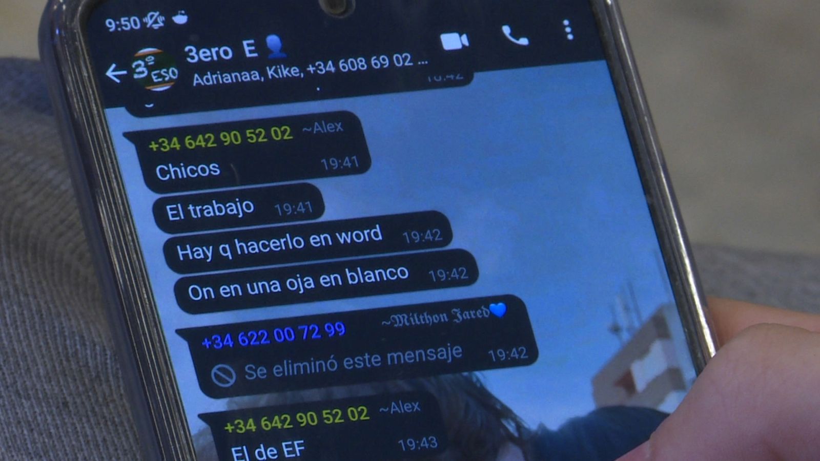 Una conversa de WhatsApp entre companys de classe