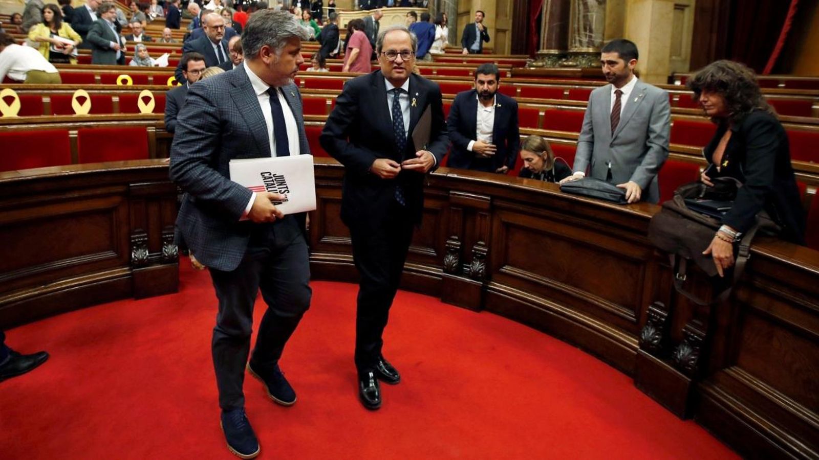 El president de la Generalitat de Catalunya, Quim Torra, junt amb el portaveu de JxCat, Albert Batet