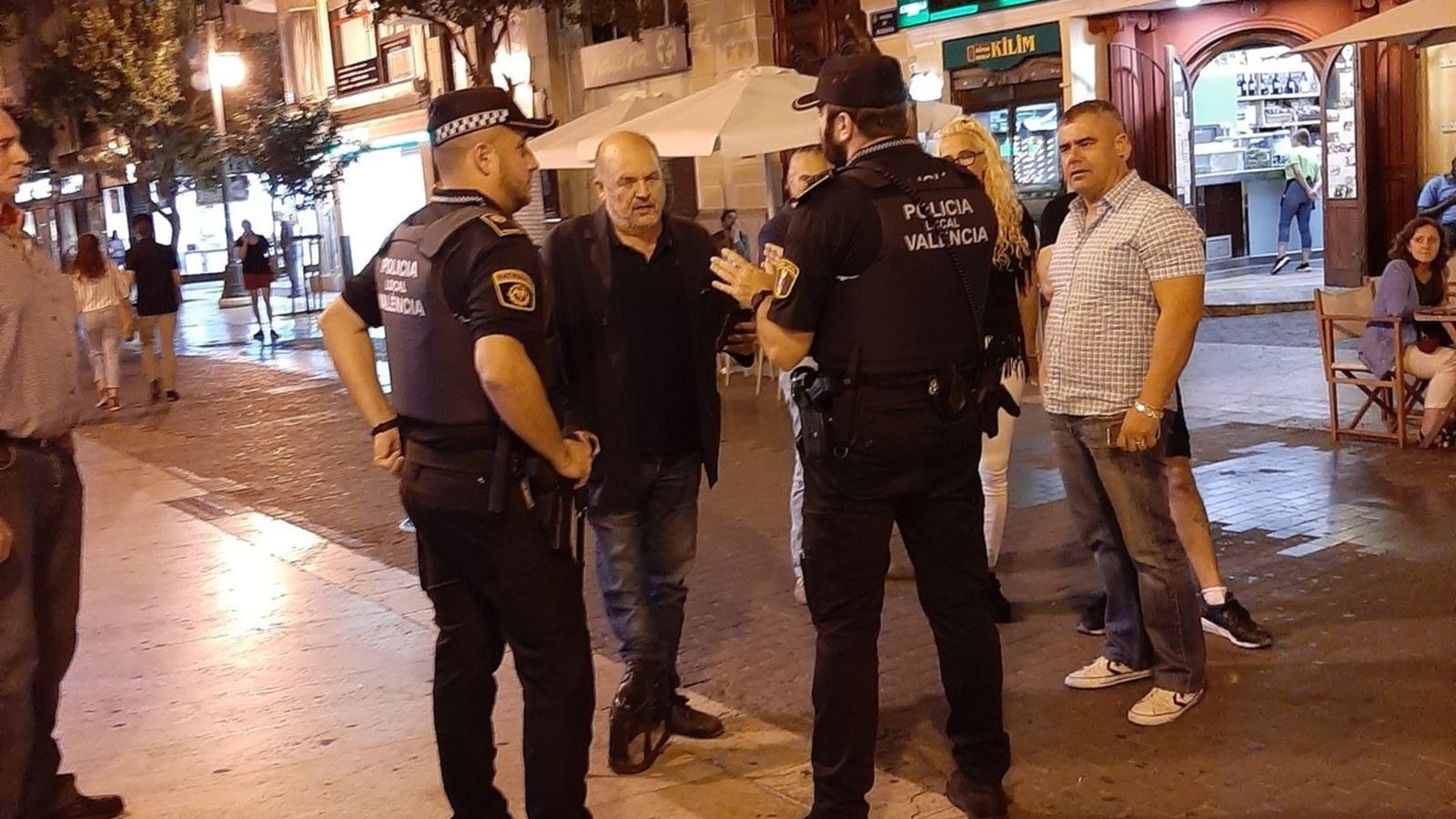 Els agents de la Policia Local de València van acudir al cinema davant de les queixes dels clients