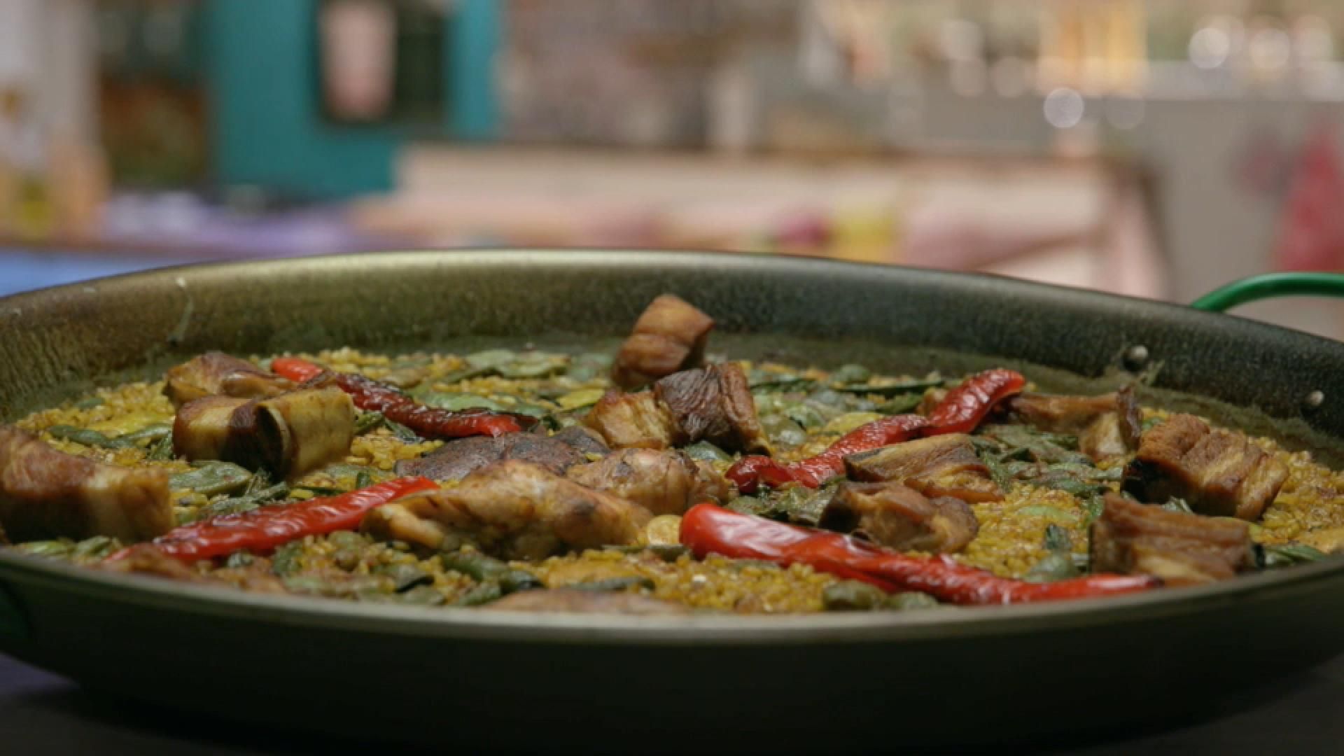 Paella de costella, conill, fesol de careta i morú PAELLA 2
