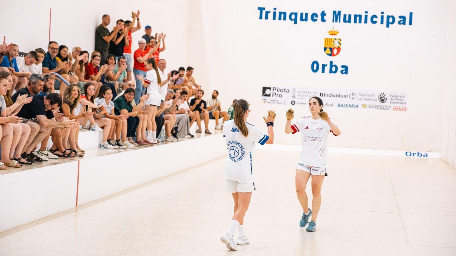 Ana i Victoria, en l'inici de la partida