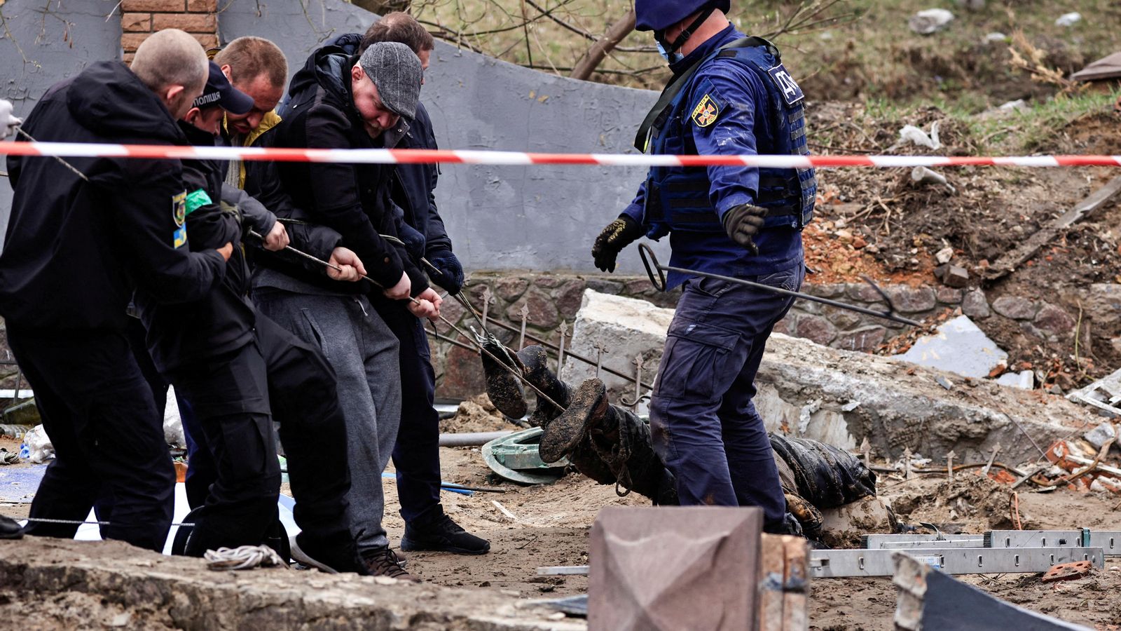 Veïns de Búzova recuperen el cadàver d'un home