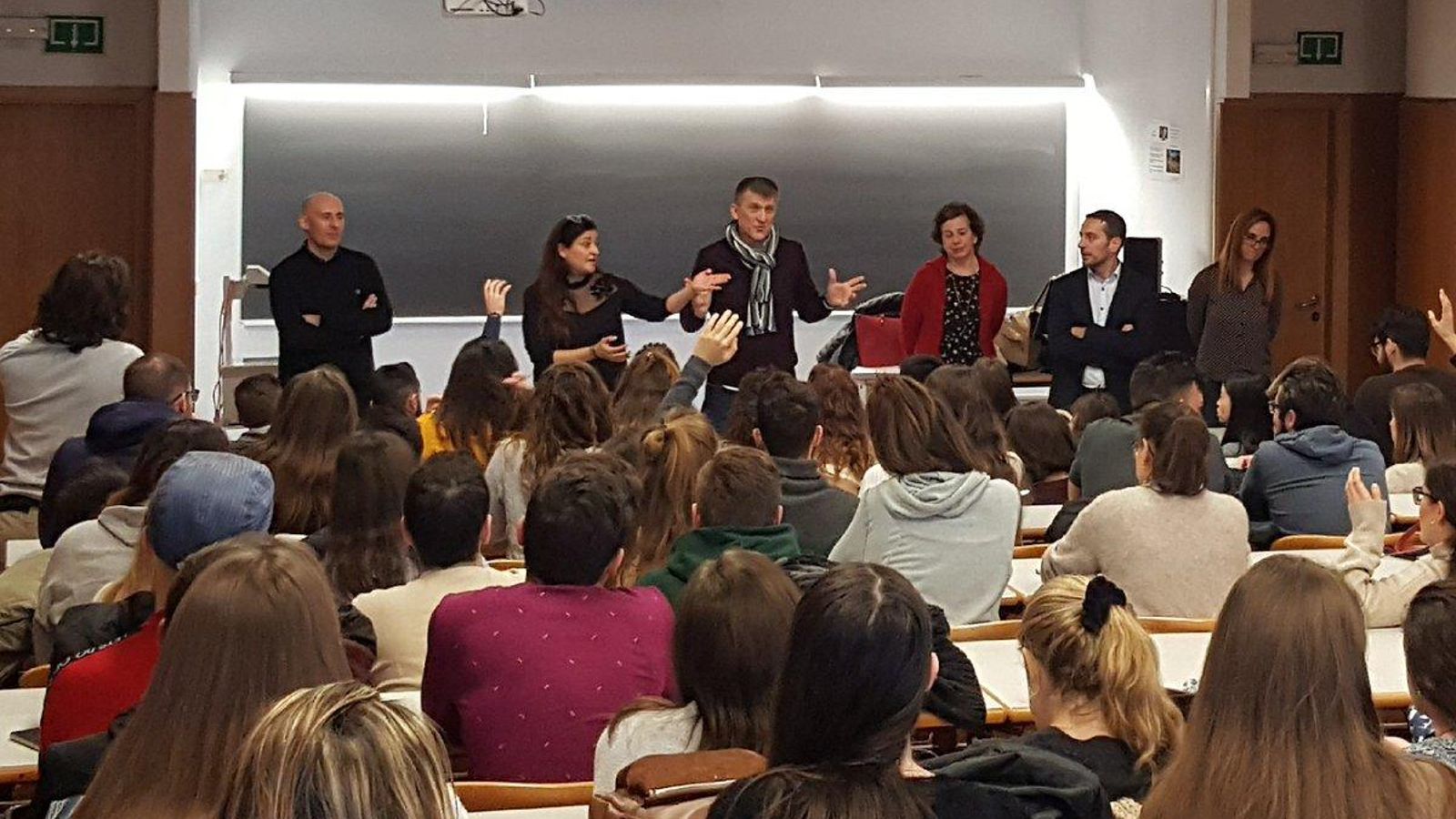 Reunió en què s'ha informat l'alumnat sobre la tramitació de l'expedient disciplinari Reunió en què s'ha informat l'alumnat sobre la tramitació de l'expedient disciplinari