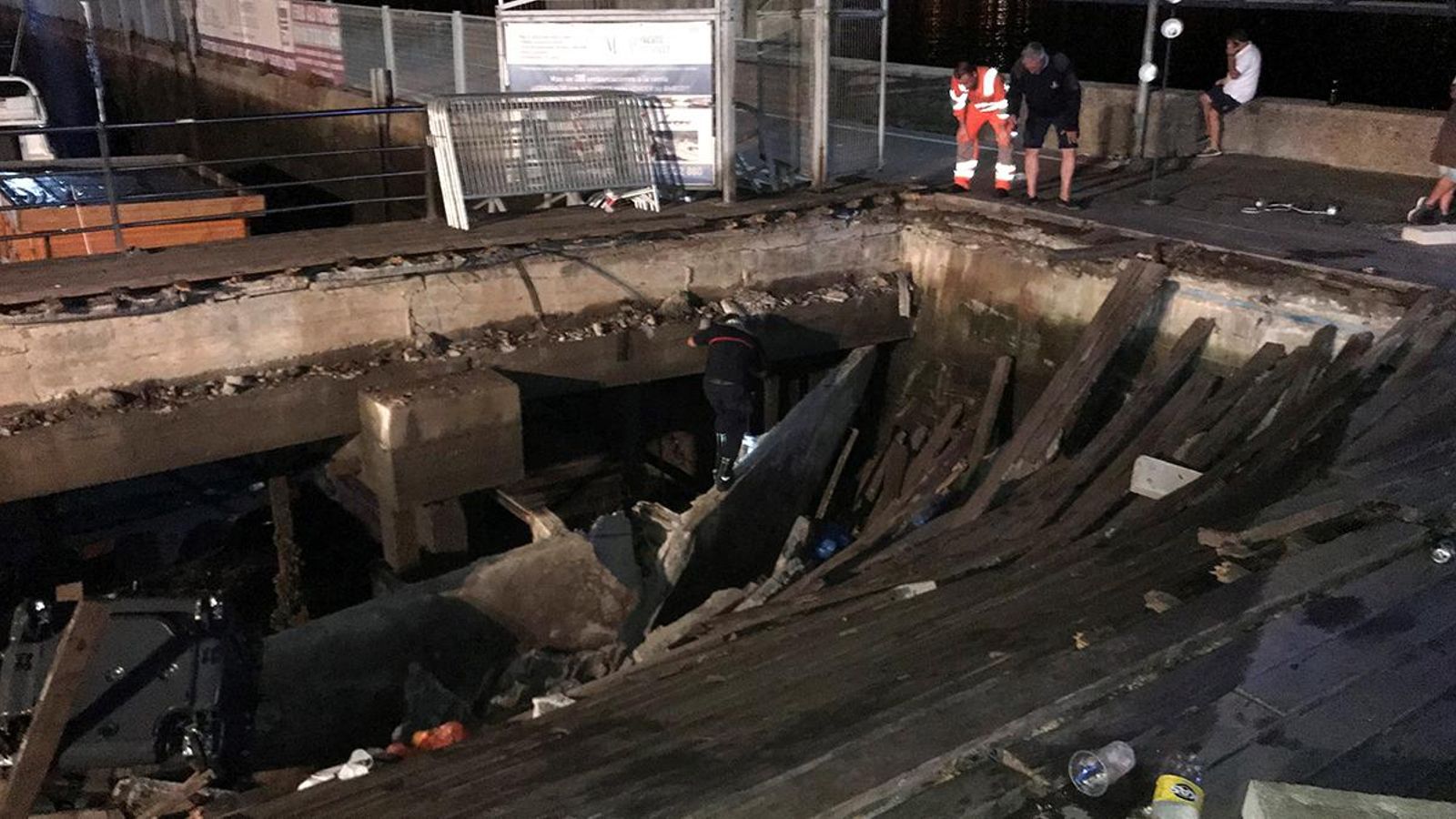 El succés ha ocorregut a les 23:58 hores durant l'actuació de Rels B, a la zona pròxima a l'edifici de la Xunta de Galícia