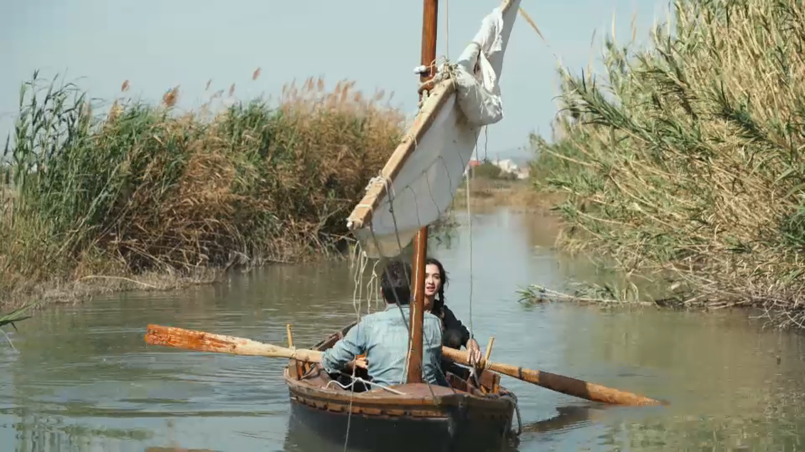 Maria navegant per l'Albufera