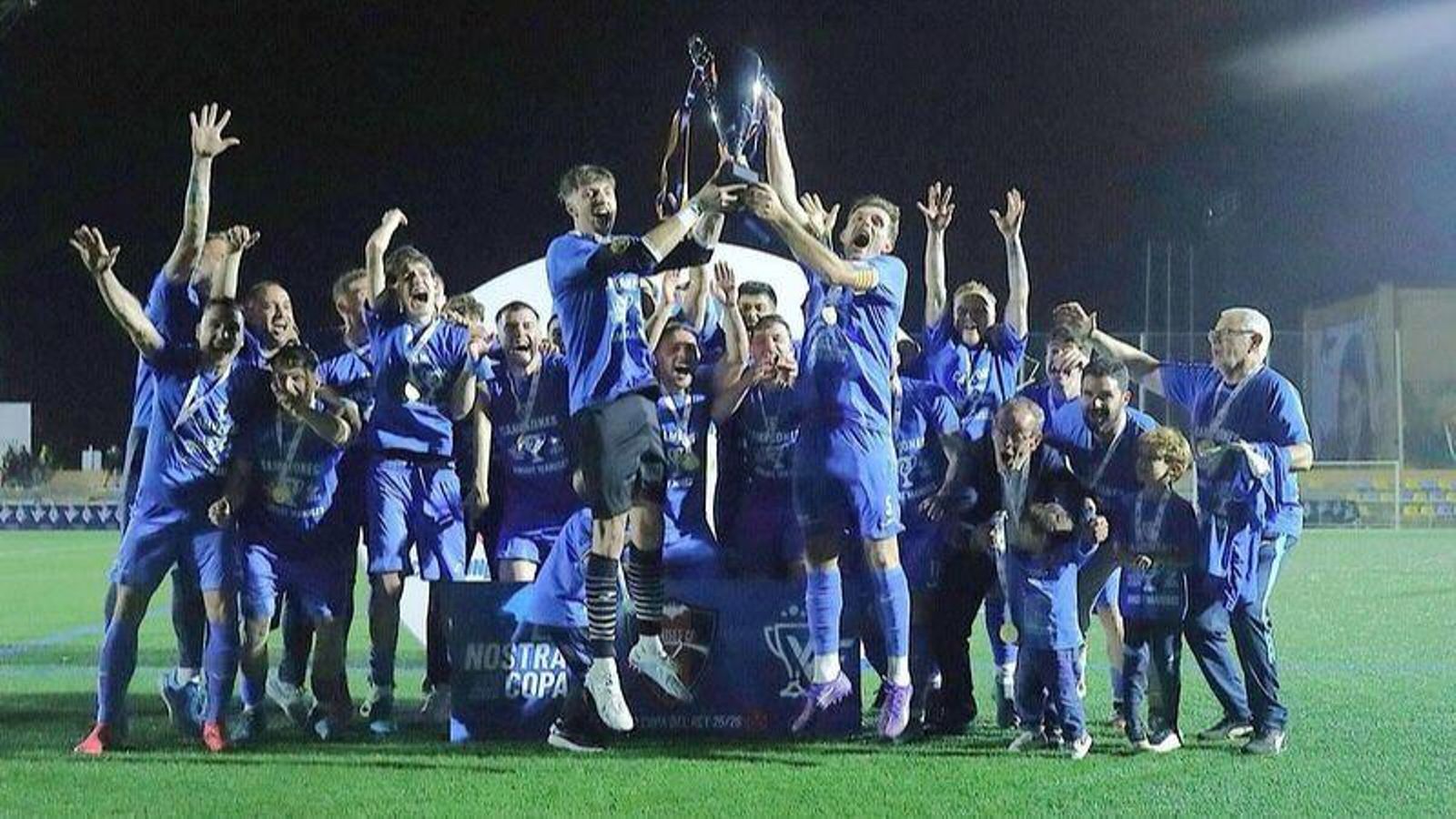 Imatge del Manises, guanyador de la Nostra Copa