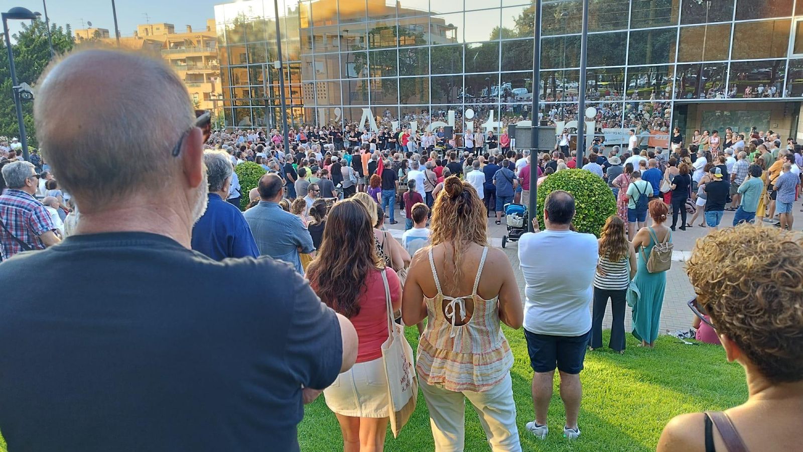 Manifestació a l'Auditori Vicent Torrent