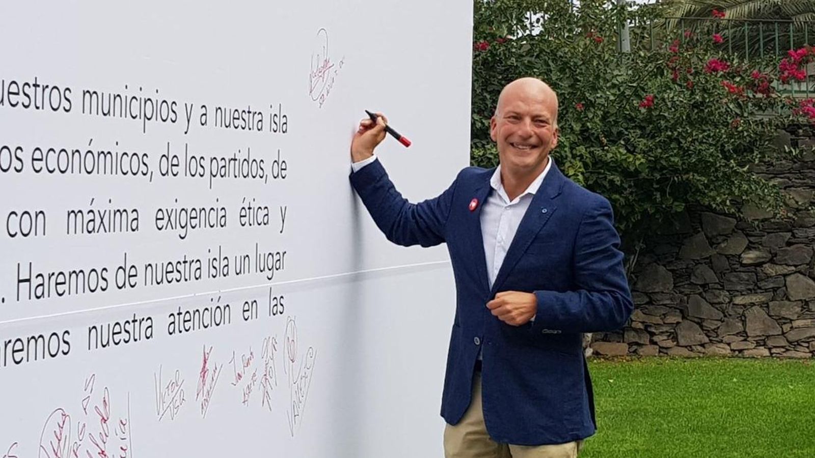 El candidat socialista a l'alcaldia de Santa Lucía de Tirajana, Julio Ojeda, durant la campanya electoral