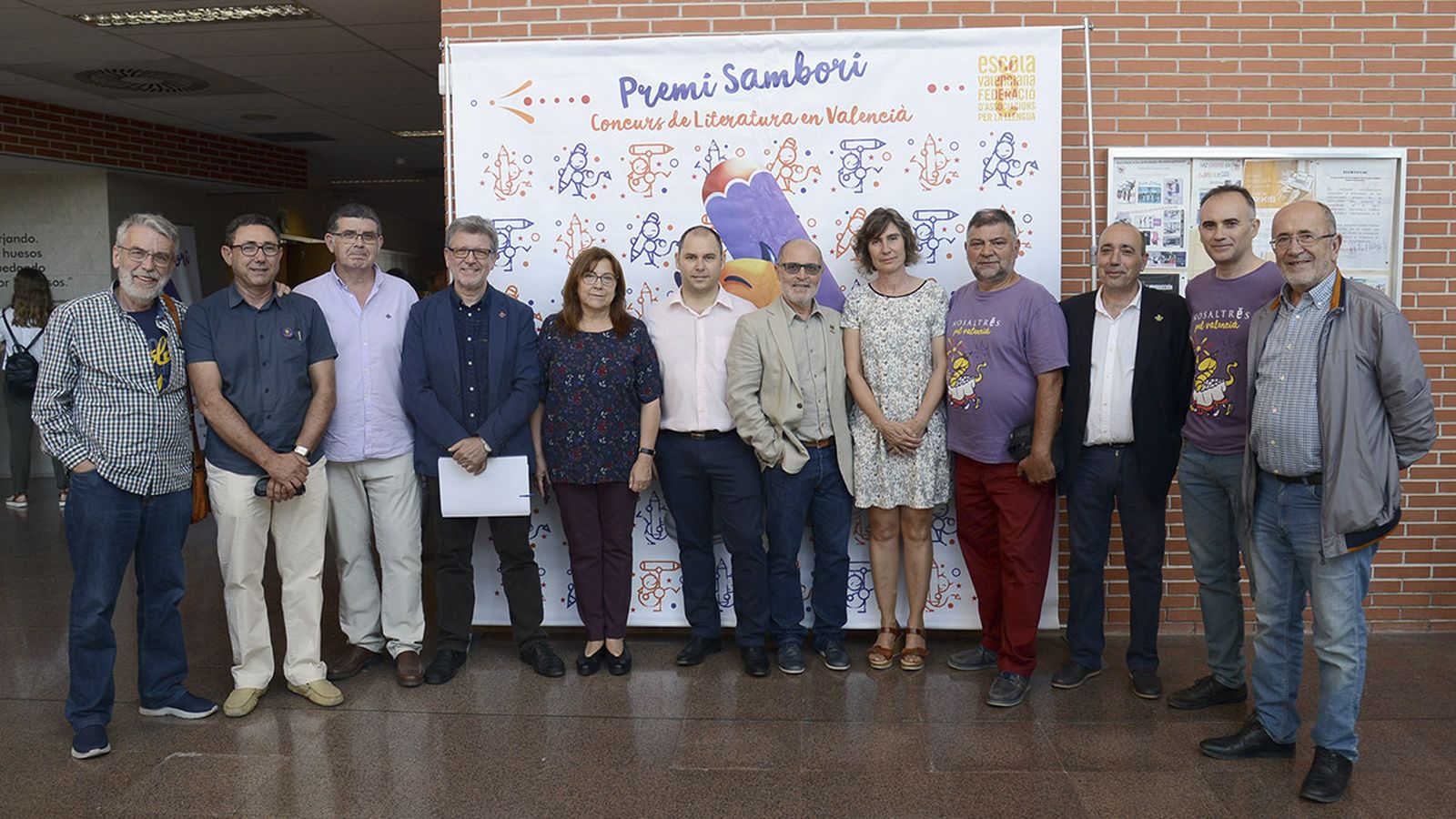 Els premis van nàixer amb el desig de fer llegir i escriure en valencià