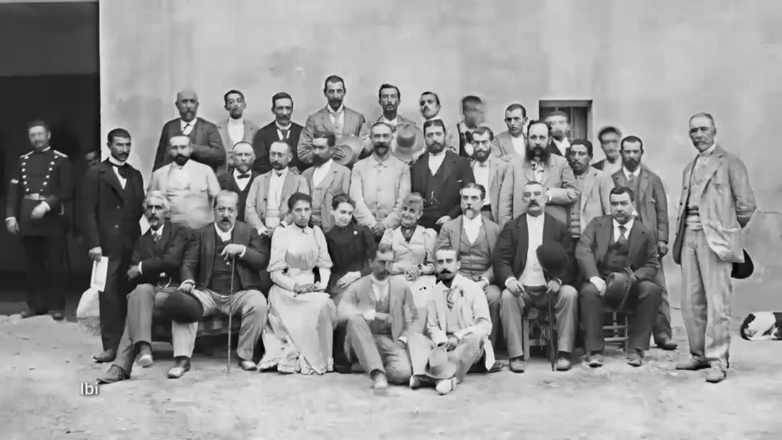 Fotografia d'un grup de la burgesia feta a Ibi