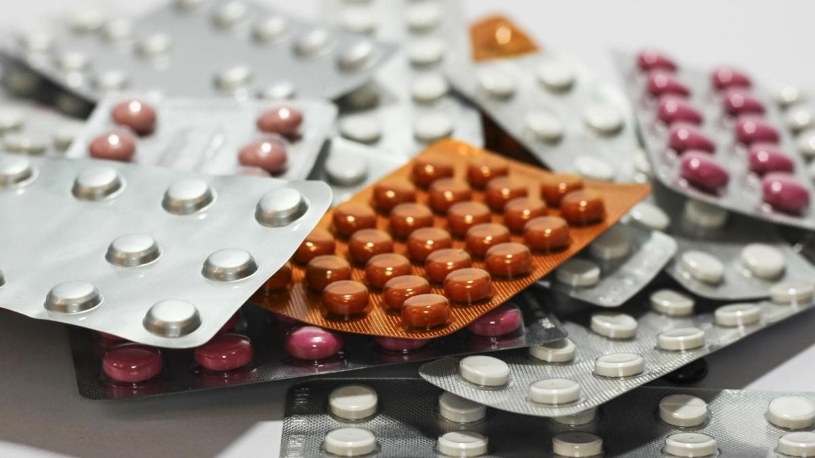 Compromís demana acabar amb el subministrament excessiu d’antibiòtics als animals destinats al consum humà