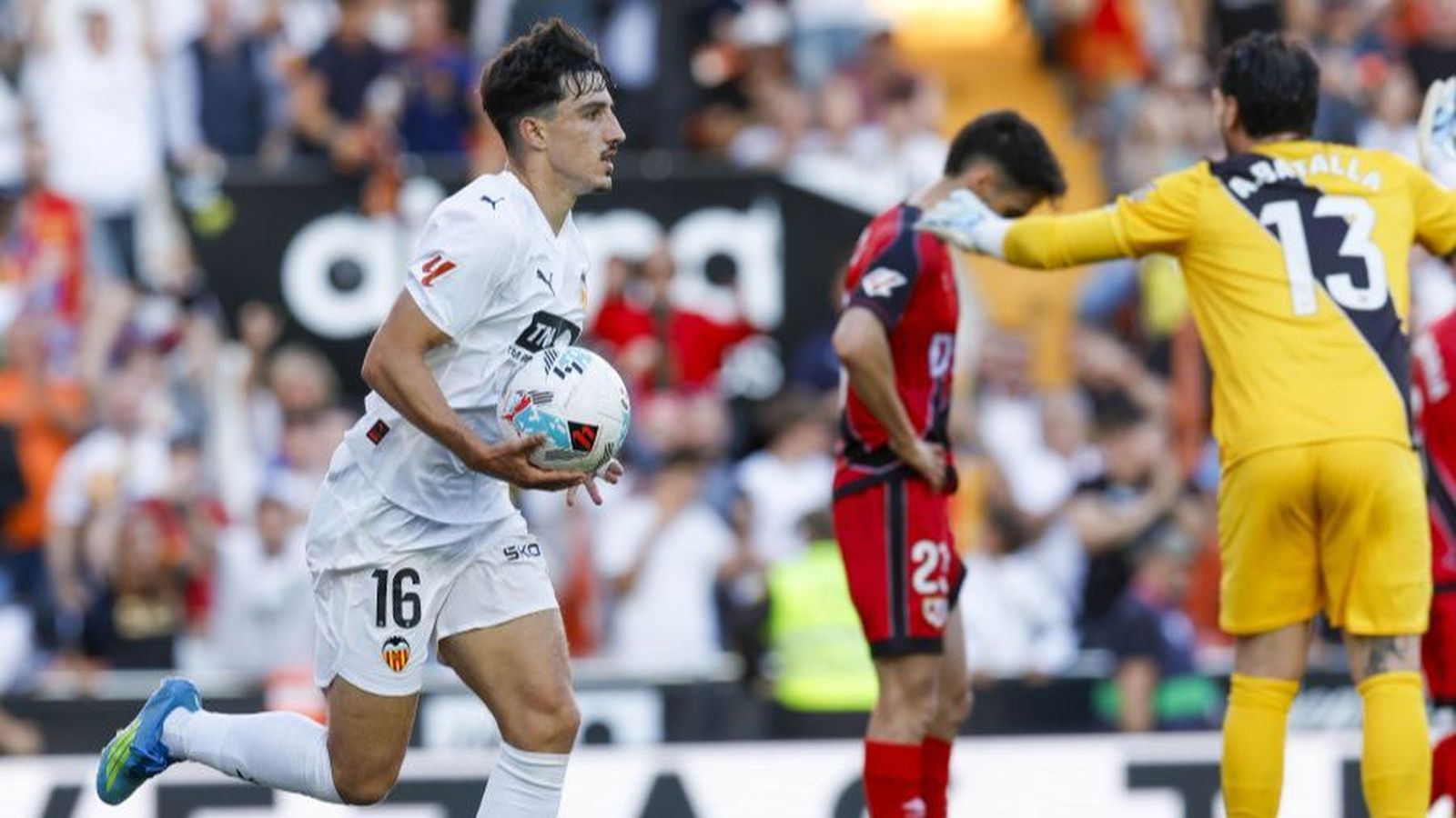 Diego López celebra el gol