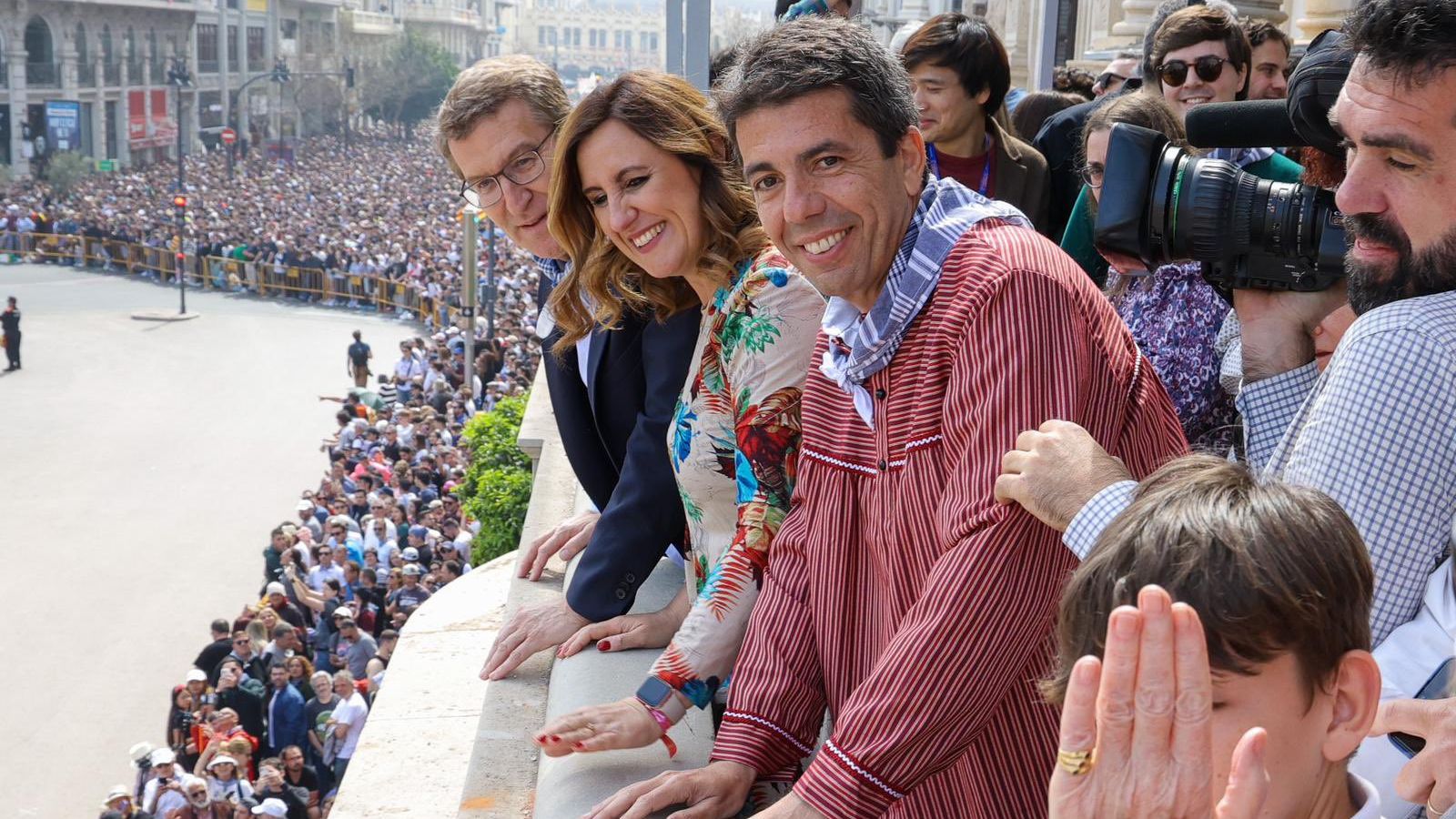 El president de la Generalitat, Carlos Mazón, i l'alcaldessa de València, María José Catalá, acompanyats pel líder del PP, Albert Núñez-Feijóo