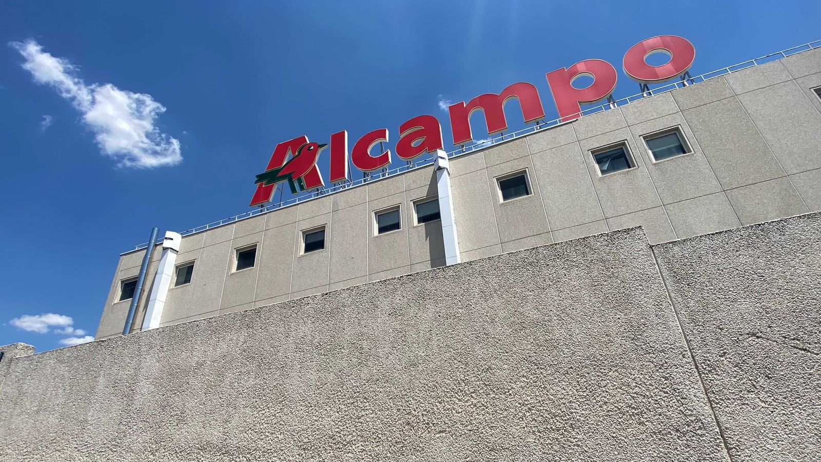 Un cartell d'Alcampo, en arxiu