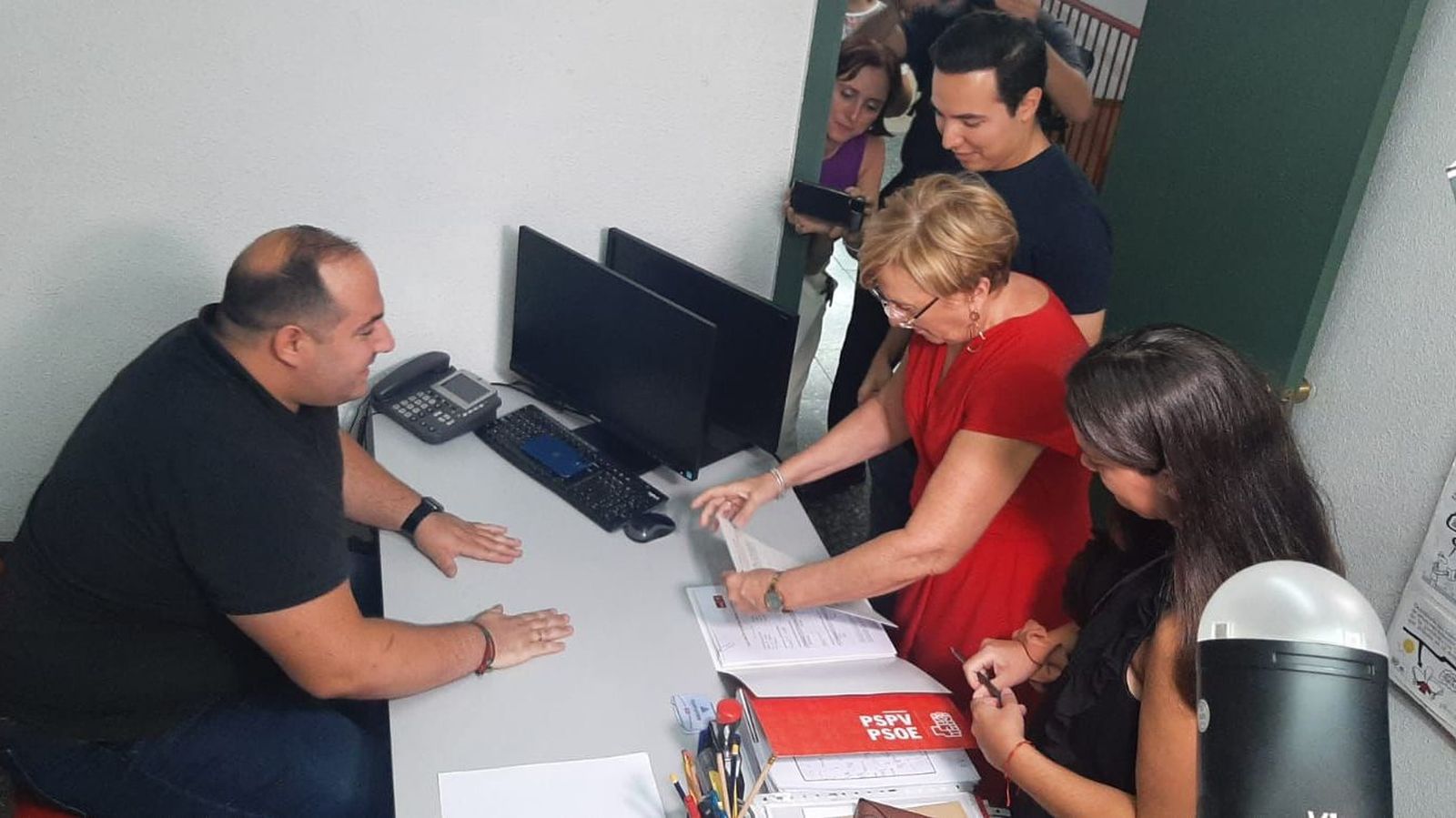 Moment en què Ana Barceló presentava, aquest dimarts, la candidatura a les primàries d'Alacant
