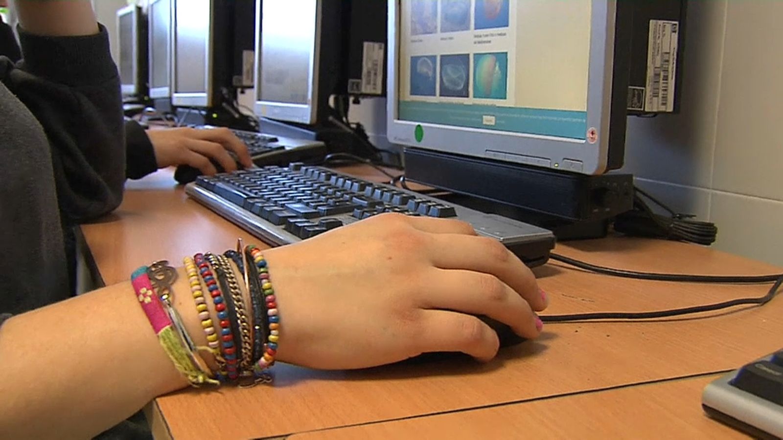 Un home s\'enfronta a 136 anys de presó per abusos i corrupció de menors