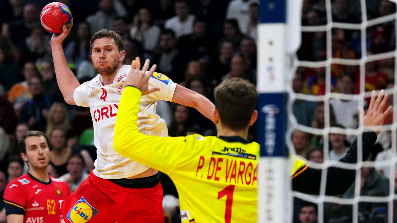 Magnus Landin Jacobsen tracta de superar Gonzalo Pérez de Vargas